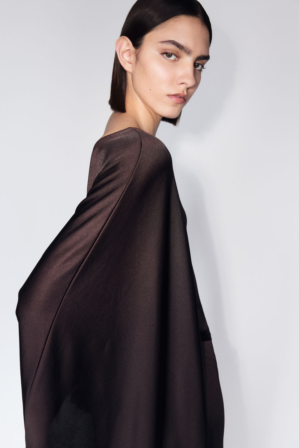 Mono de un hombro con cintur?n de anudar - H&m фото 5