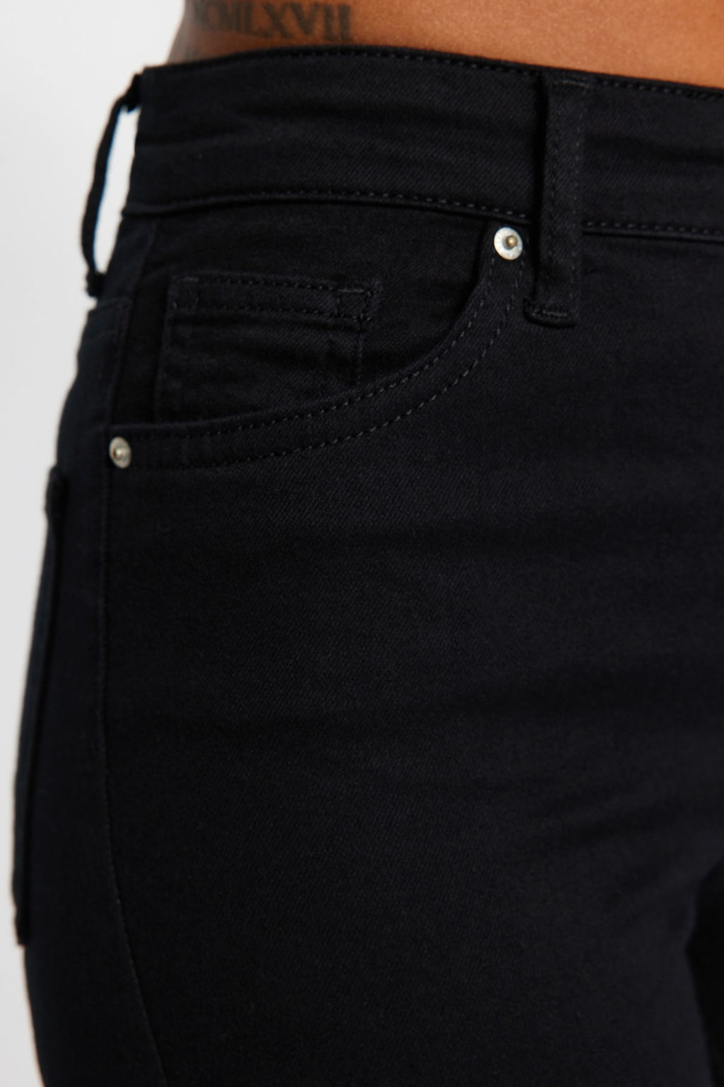 TRENDYOLMILLA Solmayan Siyah Onden Dugmeli Yuksek Bel Skinny Jeans TWOAW24JE00090  фото 5