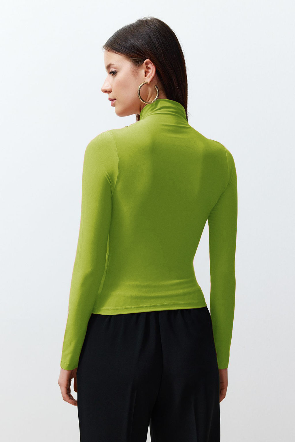 Trendyolmilla Siyah Buzgulu Kare Yaka Vucuda Oturan Esnek Orme Bluz TWOSS24BZ00487  фото 12