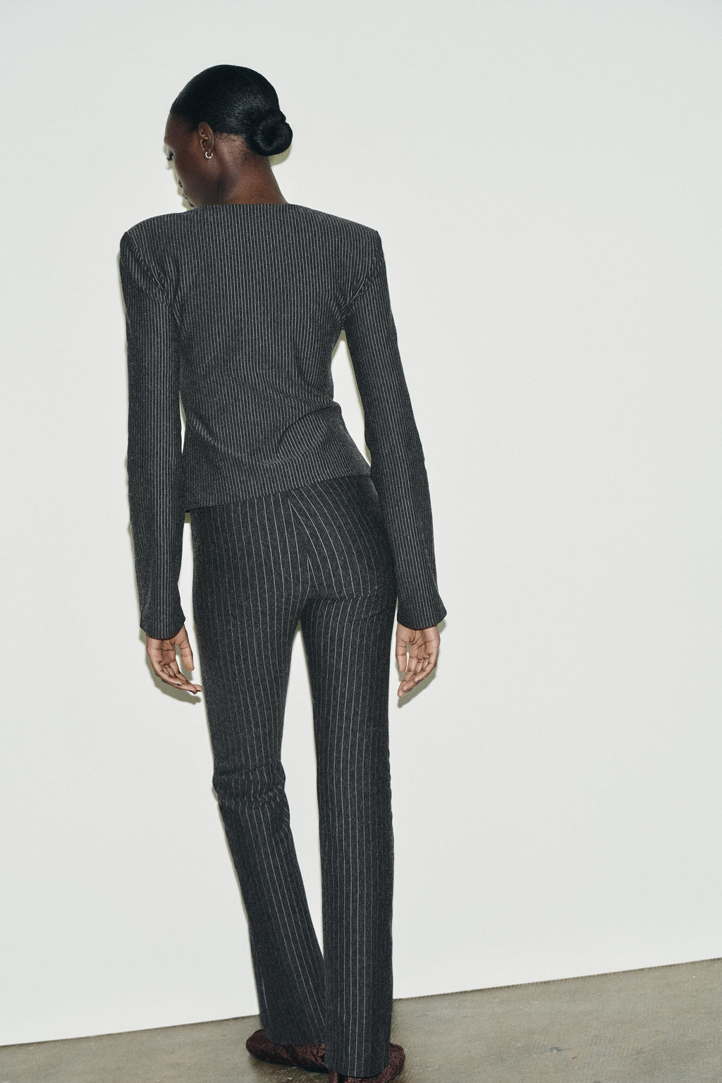 TOP WITH SHOULDER PADS AND PINSTRIPE - Zara фото 6