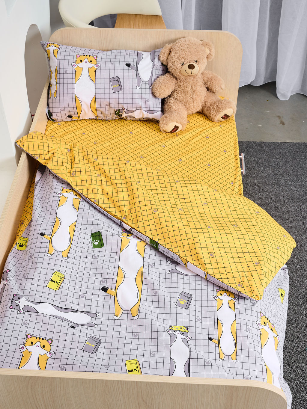 Постельное белье детское поплин с простыней на резинке - Кот-батон 145*112; 80*160*20; 40*60