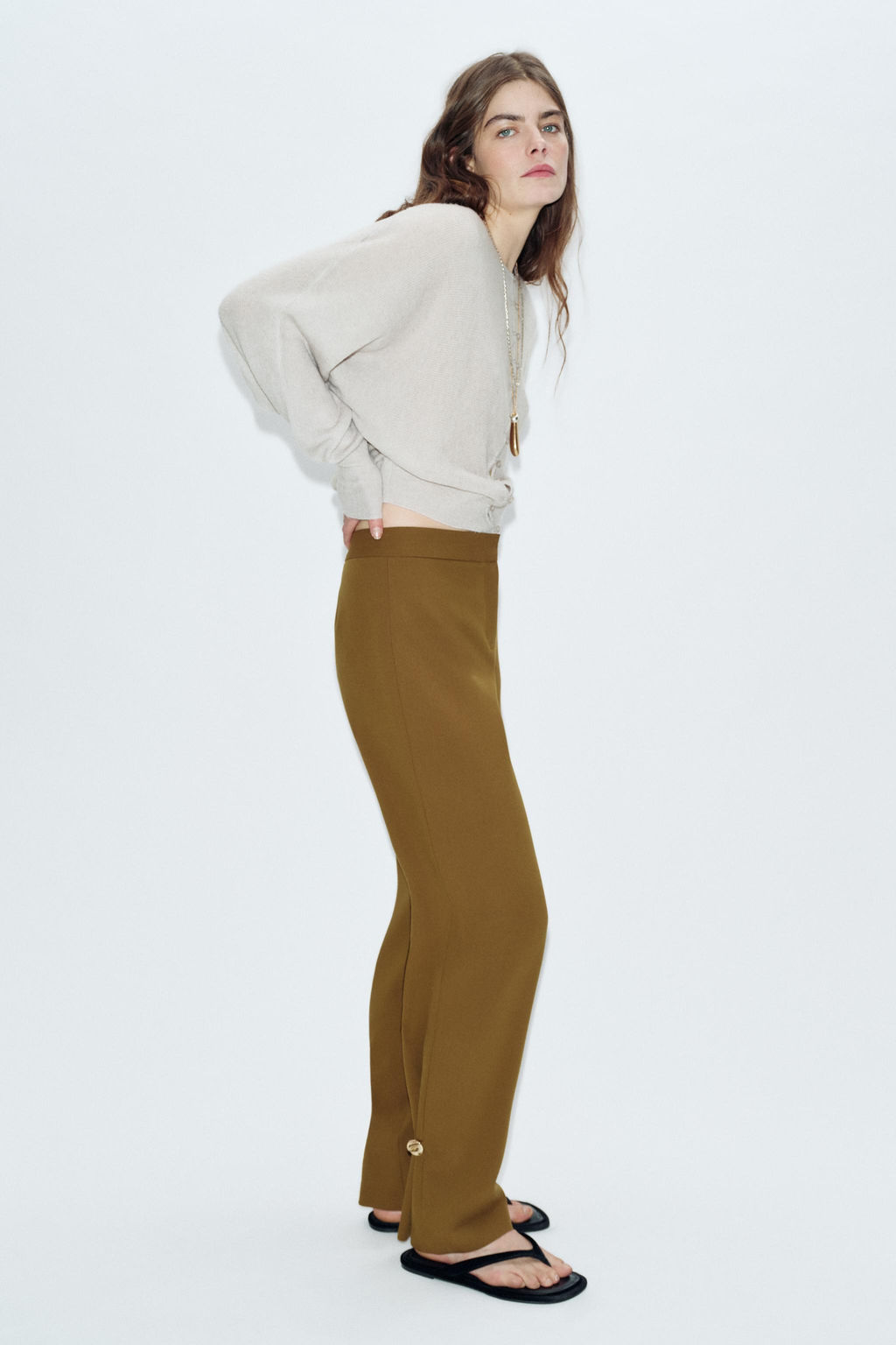 TROUSERS WITH ADJUSTABLE HEM