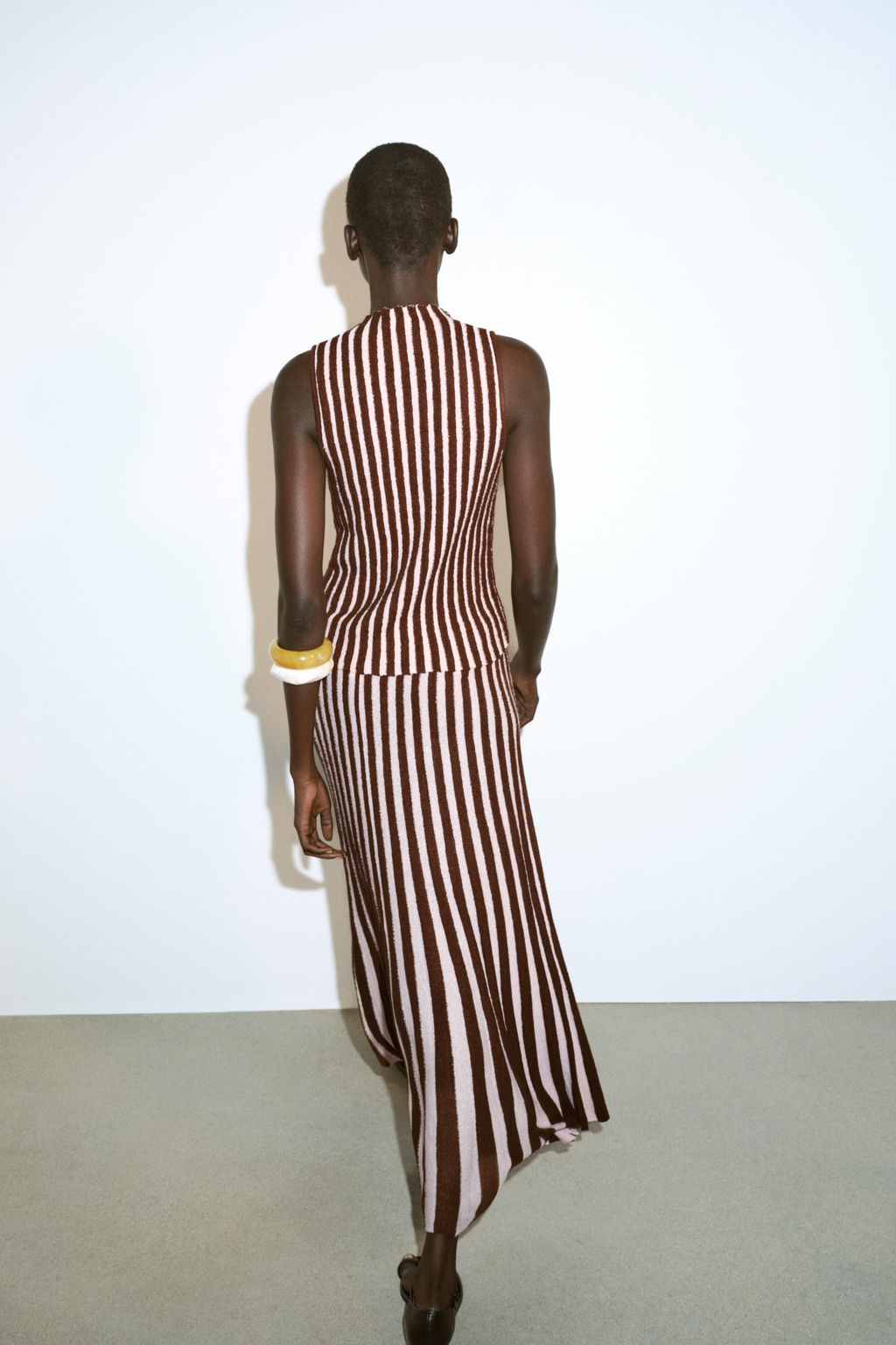 TEXTURED STRIPED SLEEVELESS TOP - Zara фото 13