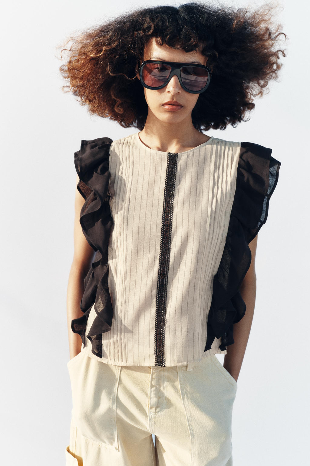 BLUSA RAYAS VOLANTES / Negro / Crudo - Zara фото 2