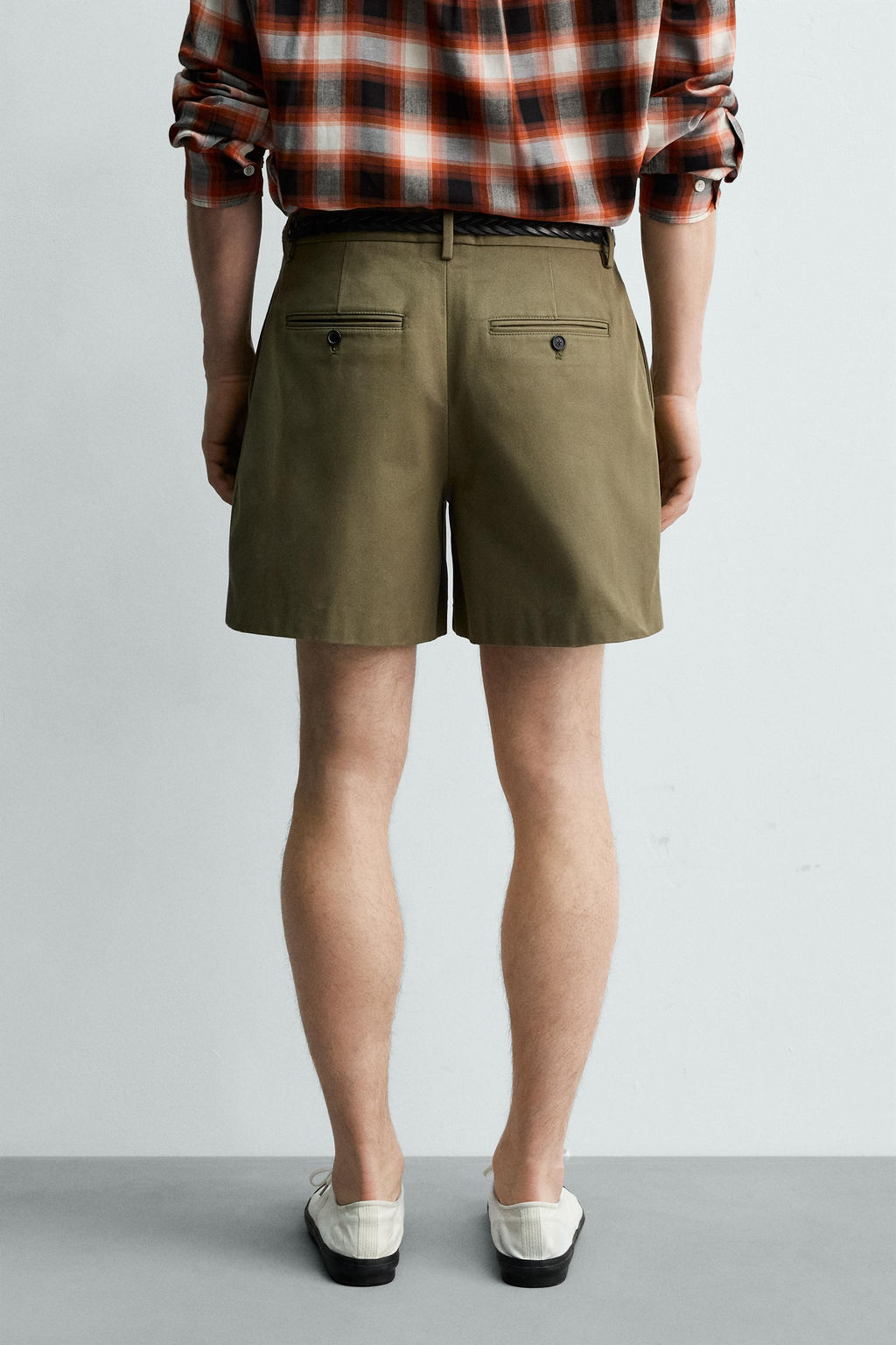 BERMUDA CORTA PLIEGUES AARON LEVINE X ZARA / KAKI OSCURO