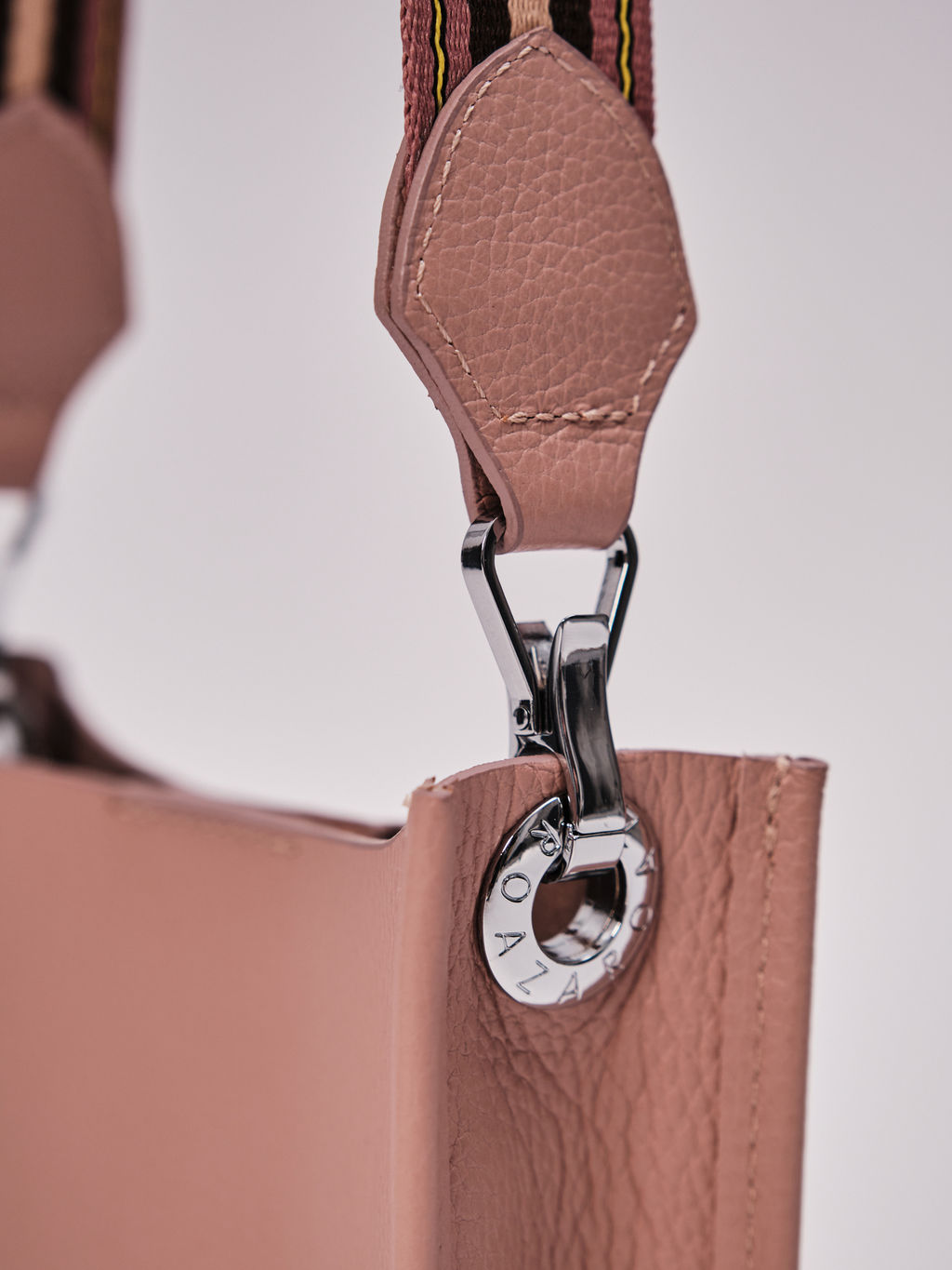 Сумка кожаная на плечо Azaro 30996 розовый туман