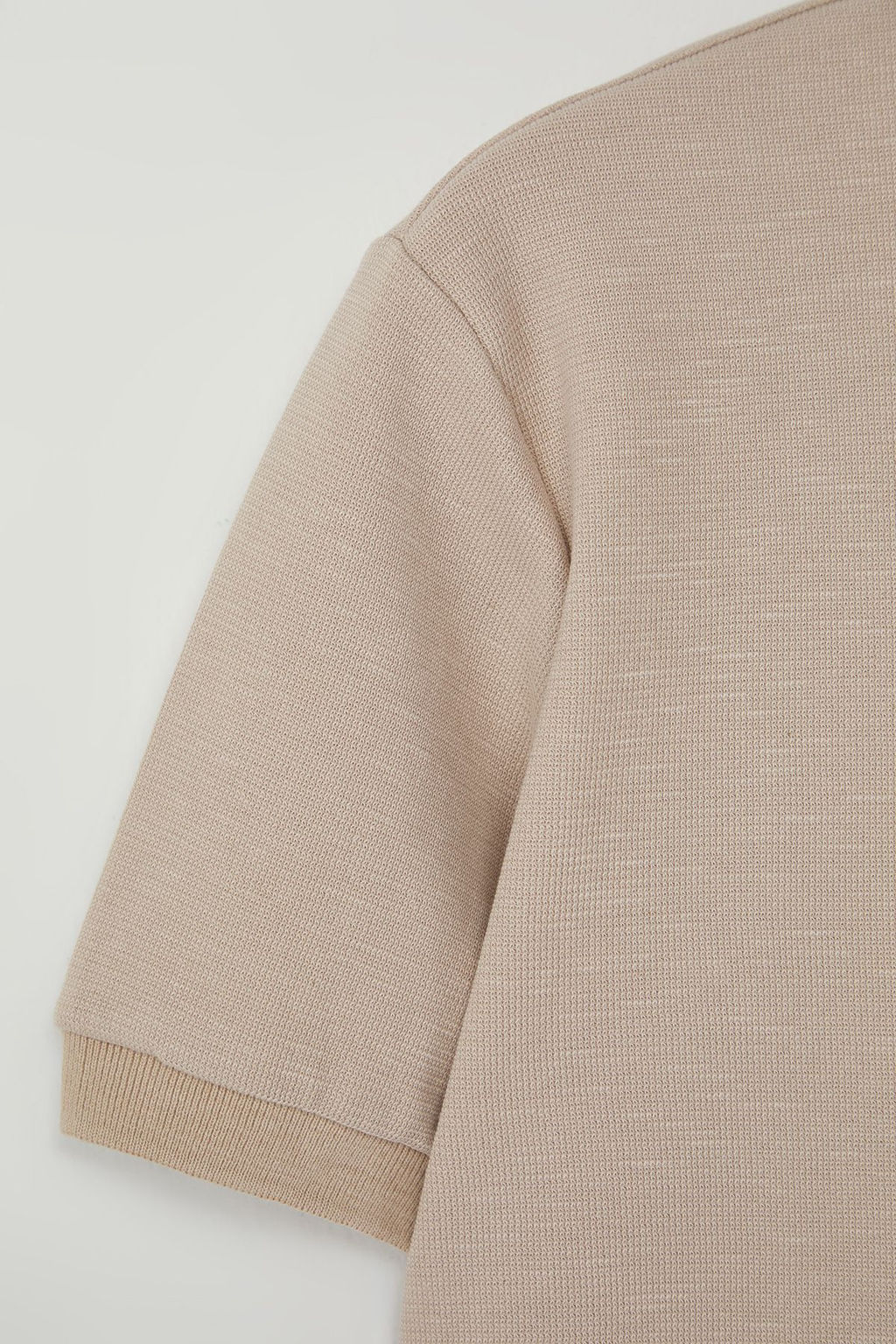 Siyah Regular/Normal Kesim Kal?n Dokulu Etiket Detayl? TMNSS25PO00002