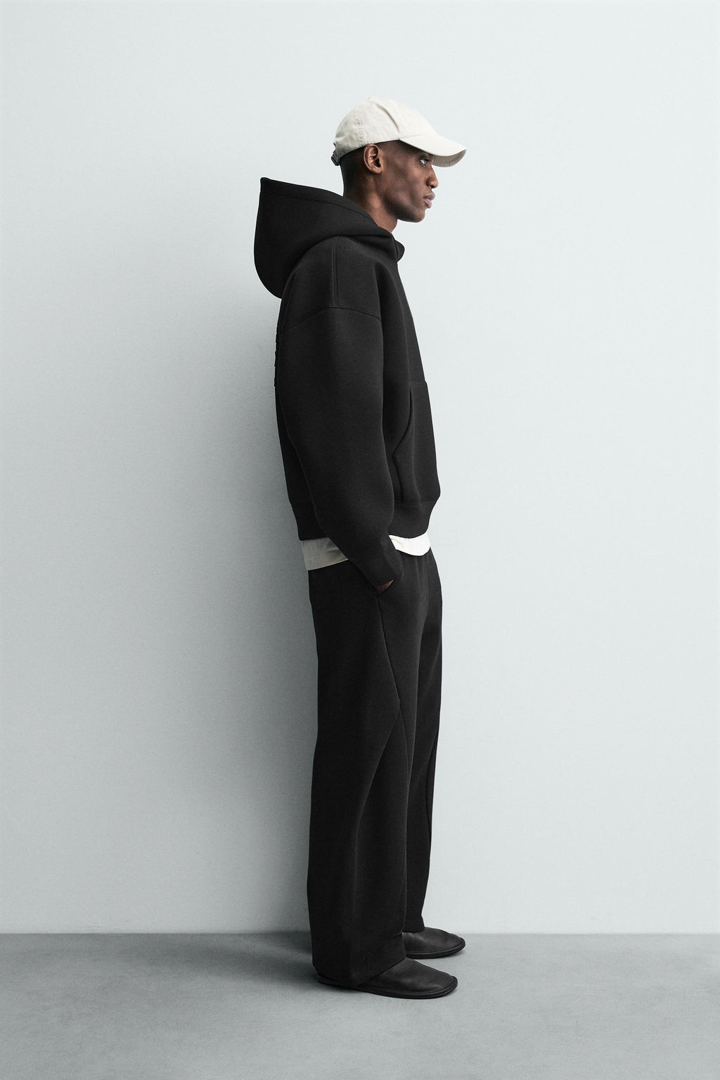 NEOPRENE-EFFECT SWEATSHIRT WITH EMBOSSED TEXT - Zara фото 4