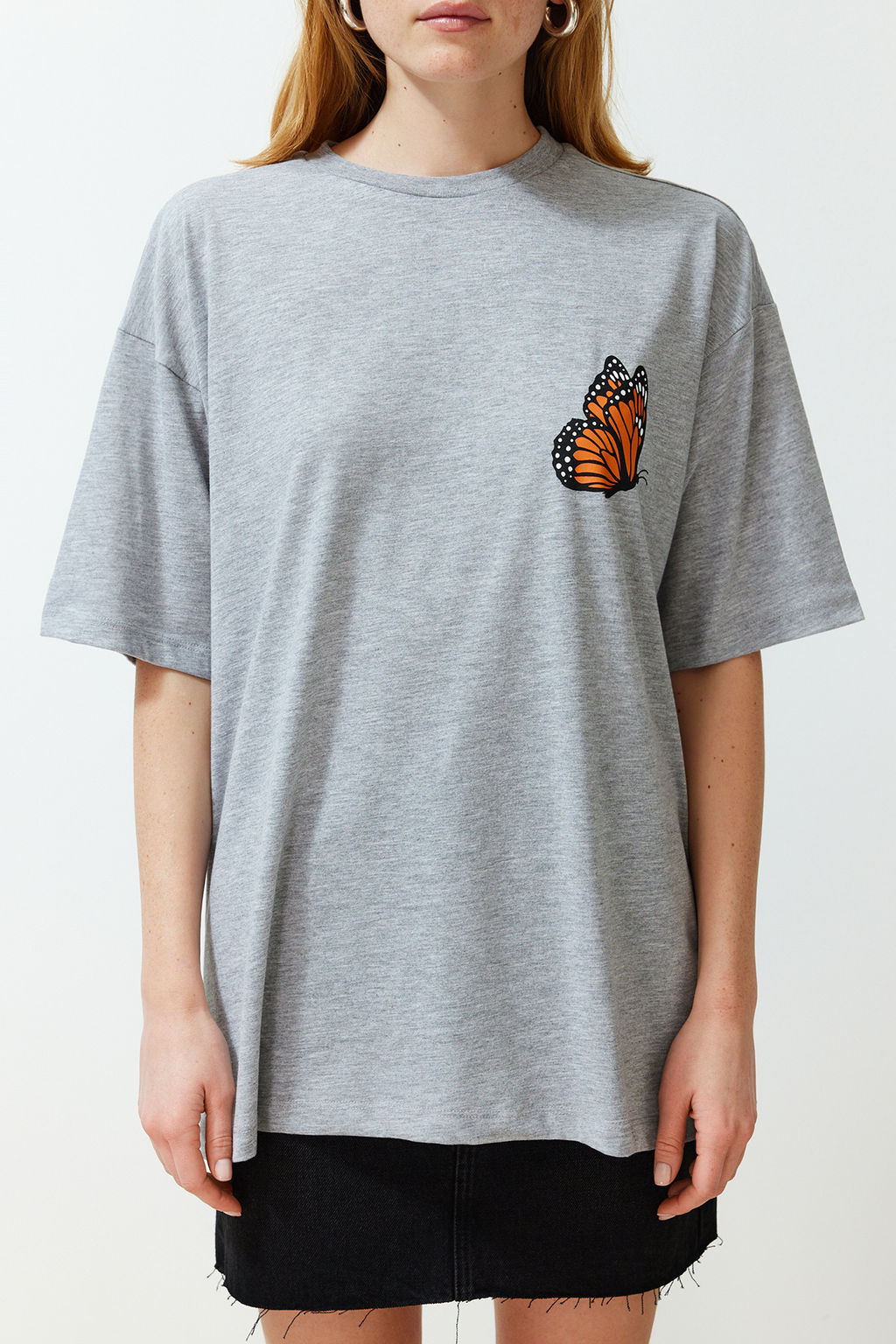 TRENDYOLMILLA Antrasit On ve Arka Bask?l? Oversize/Genis Kal?p Bisiklet Yaka Orme T-Shirt TWOSS24TS00119  фото 5