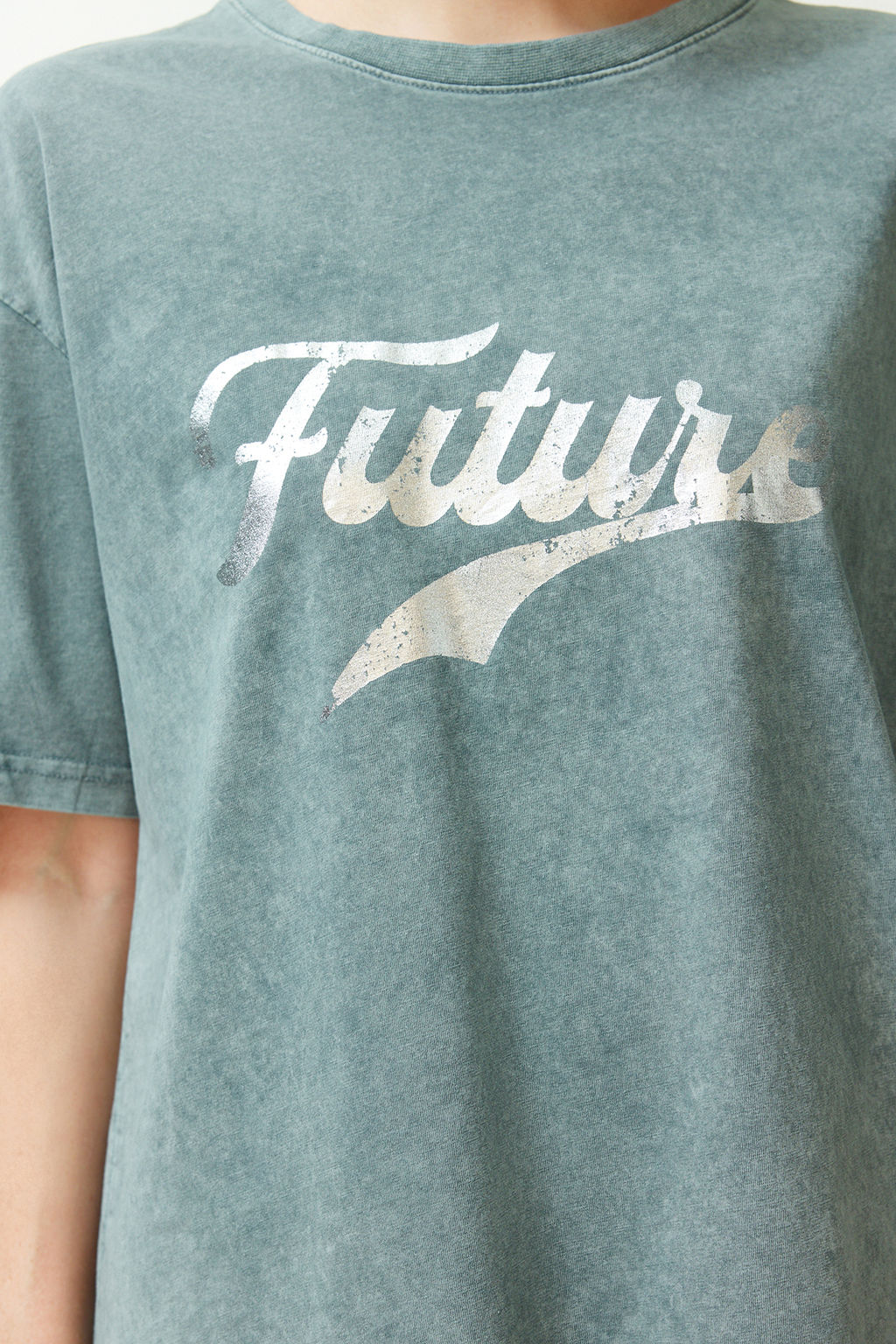 TRENDYOLMILLA Gri Slogan Bask?l? Y?kamal? Relaxed/Rahat Kal?p Bisiklet Yaka Orme T-Shirt TWOSS24TS00107 фото 5