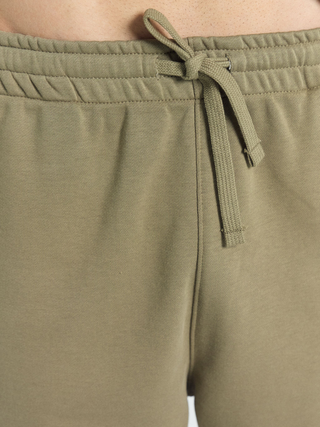 Комплект мужской (футболка, шорты) в зеленом цвете хаки 191011 - Mark formelle фото 9