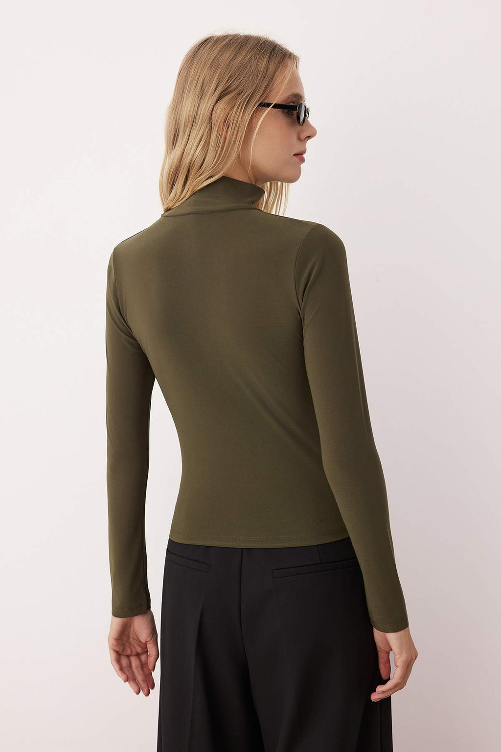 Trendyolmilla Bordo Fitted/Vucuda Oturan Uzun Kollu Dik Yaka Fitilli Esnek Orme Bluz TWOAW25BZ00078  фото 9