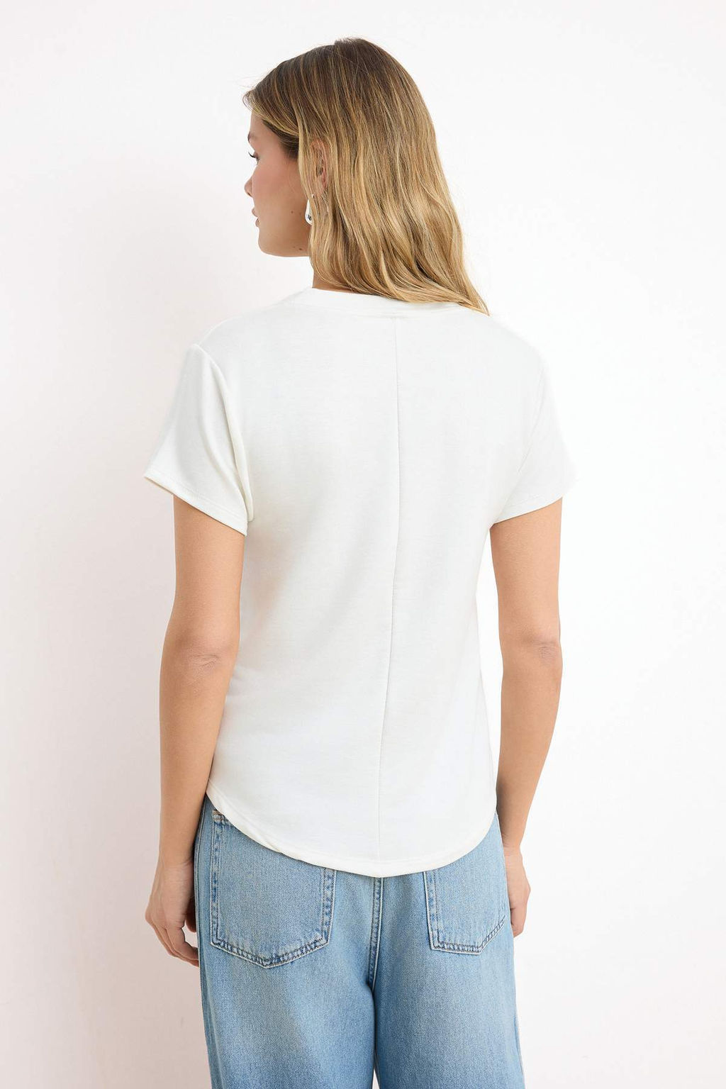 TRENDYOLMILLA Siyah V Yaka Regular/Normal Kal?p Orme T-Shirt TWOSS25TS00196  фото 12