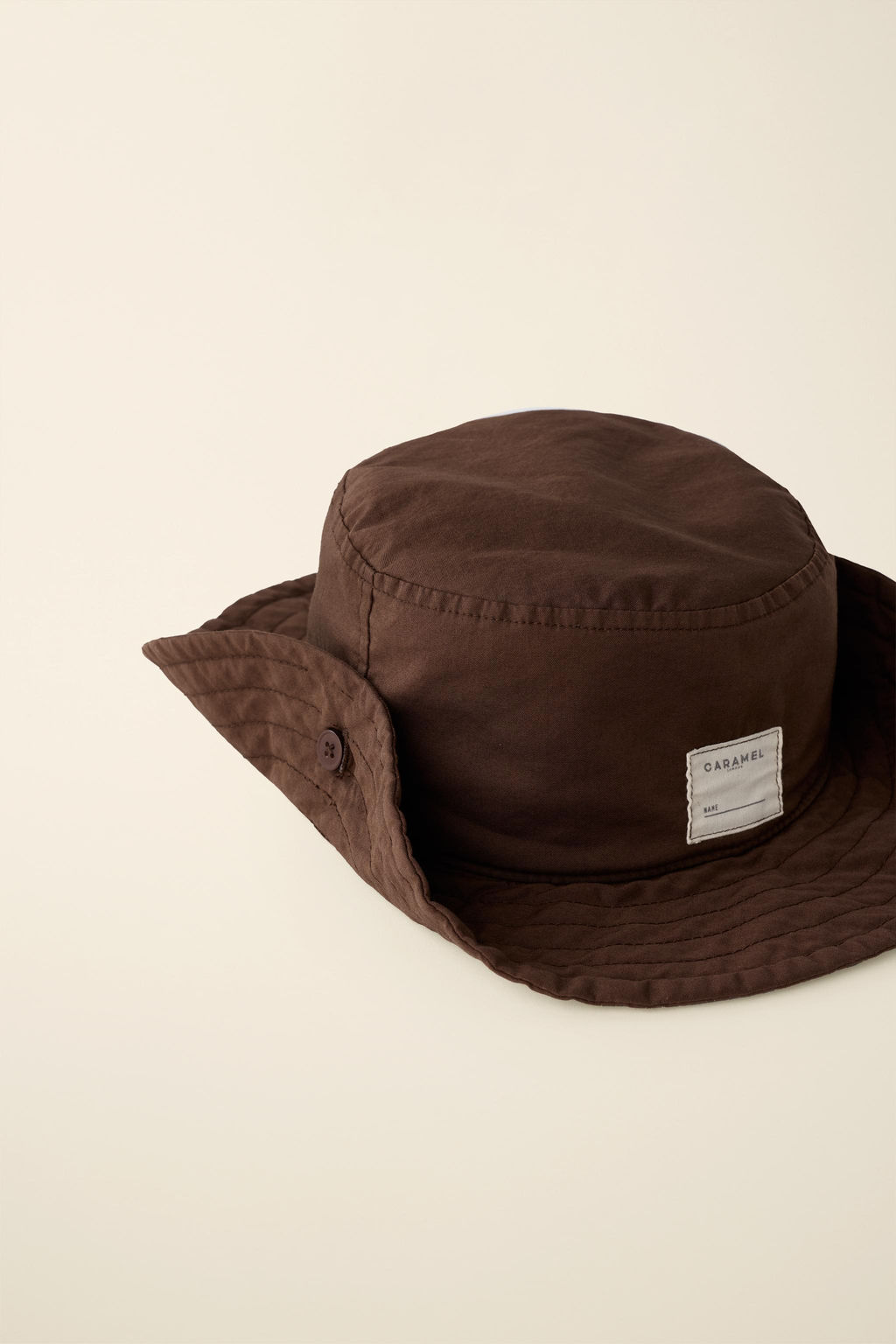 GORRO BUCKET CREATED BY CARAMEL LONDON X ZARA / Marr?n