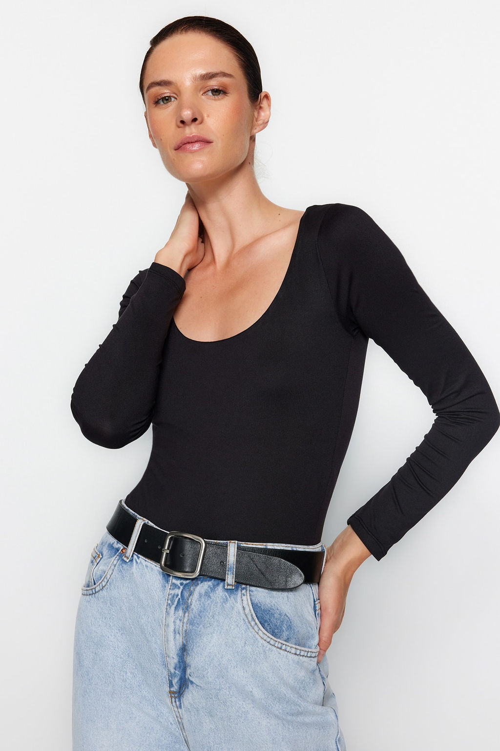 TRENDYOLMILLA Siyah Slim C?tc?tl? Havuz Yaka Uzun Kollu Yumusak Kumasl? Esnek Orme Body TWOAW24BD00031