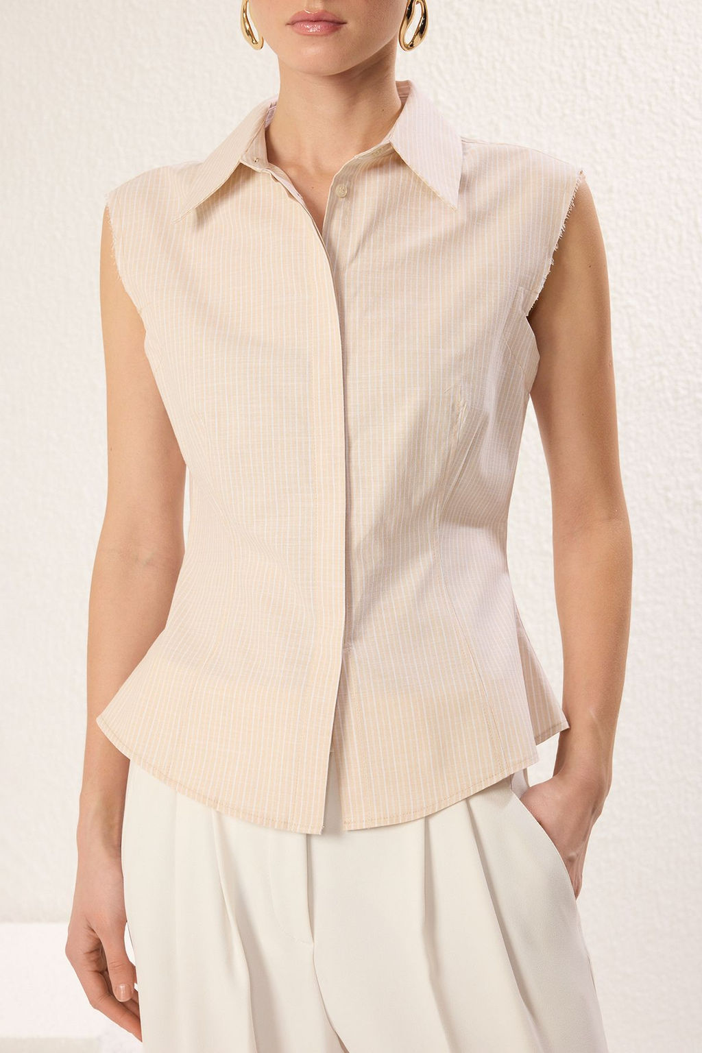 TRENDYOLMILLA Bej Kolsuz Cizgili Ceket Formda Belden Oturan Dokuma Gomlek TWOSS25GO00088 фото 4