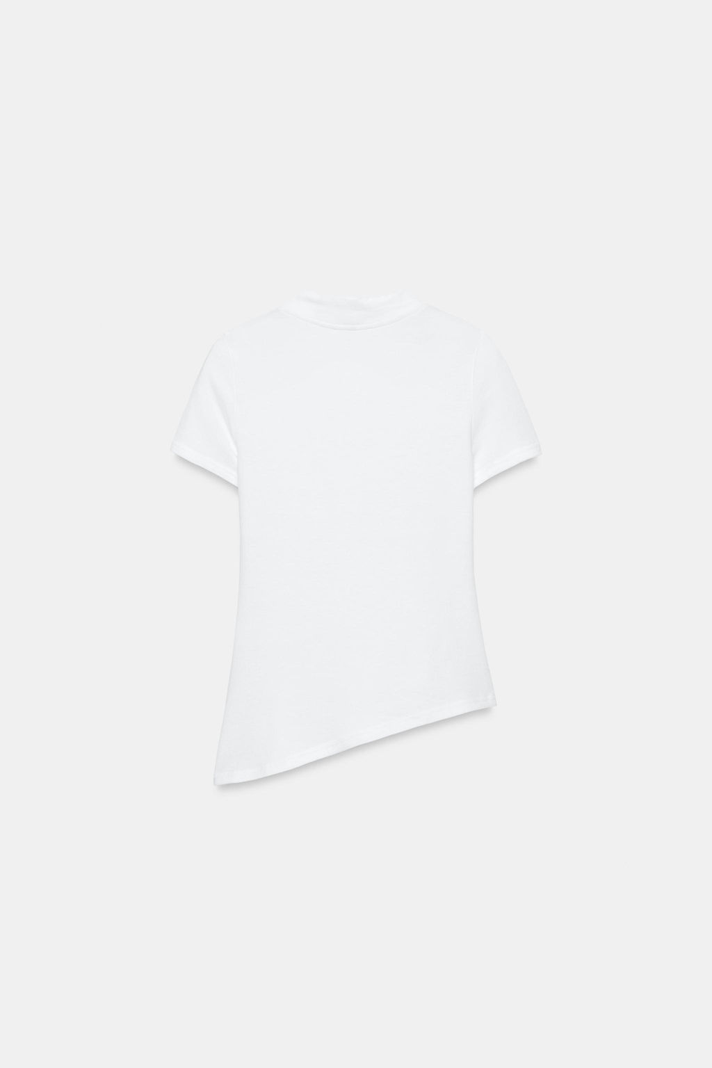 CAMISETA CUELLO PICO BAJO ASIM?TRICO / Blanco