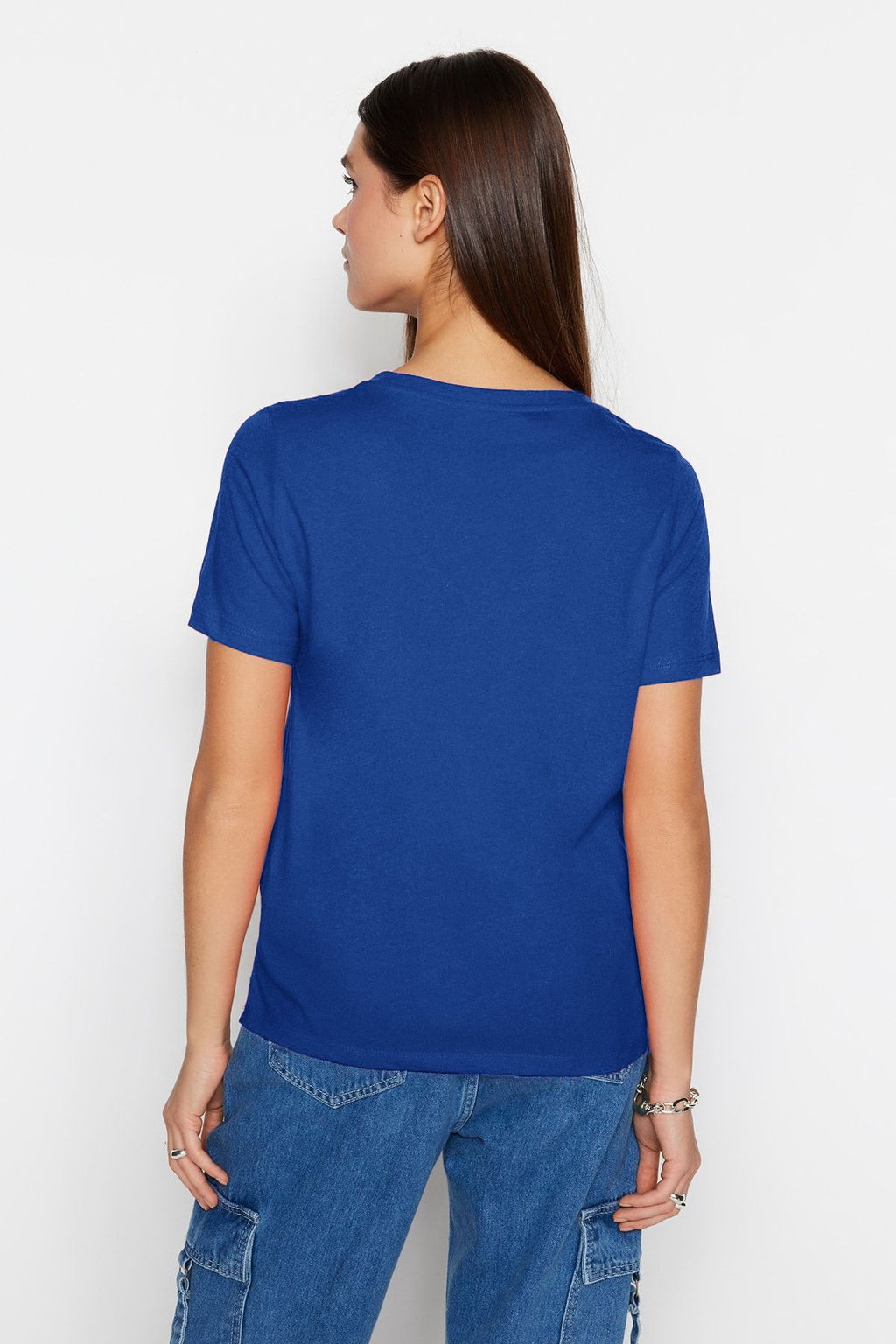 TRENDYOLMILLA Beyaz %100 Pamuk Basic V Yaka Orme T-Shirt TWOSS23TS00001  фото 5