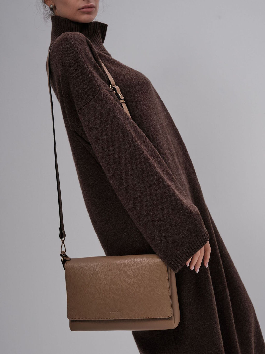 Сумка кожаная через плечо Deboro 30181 бежевый песок