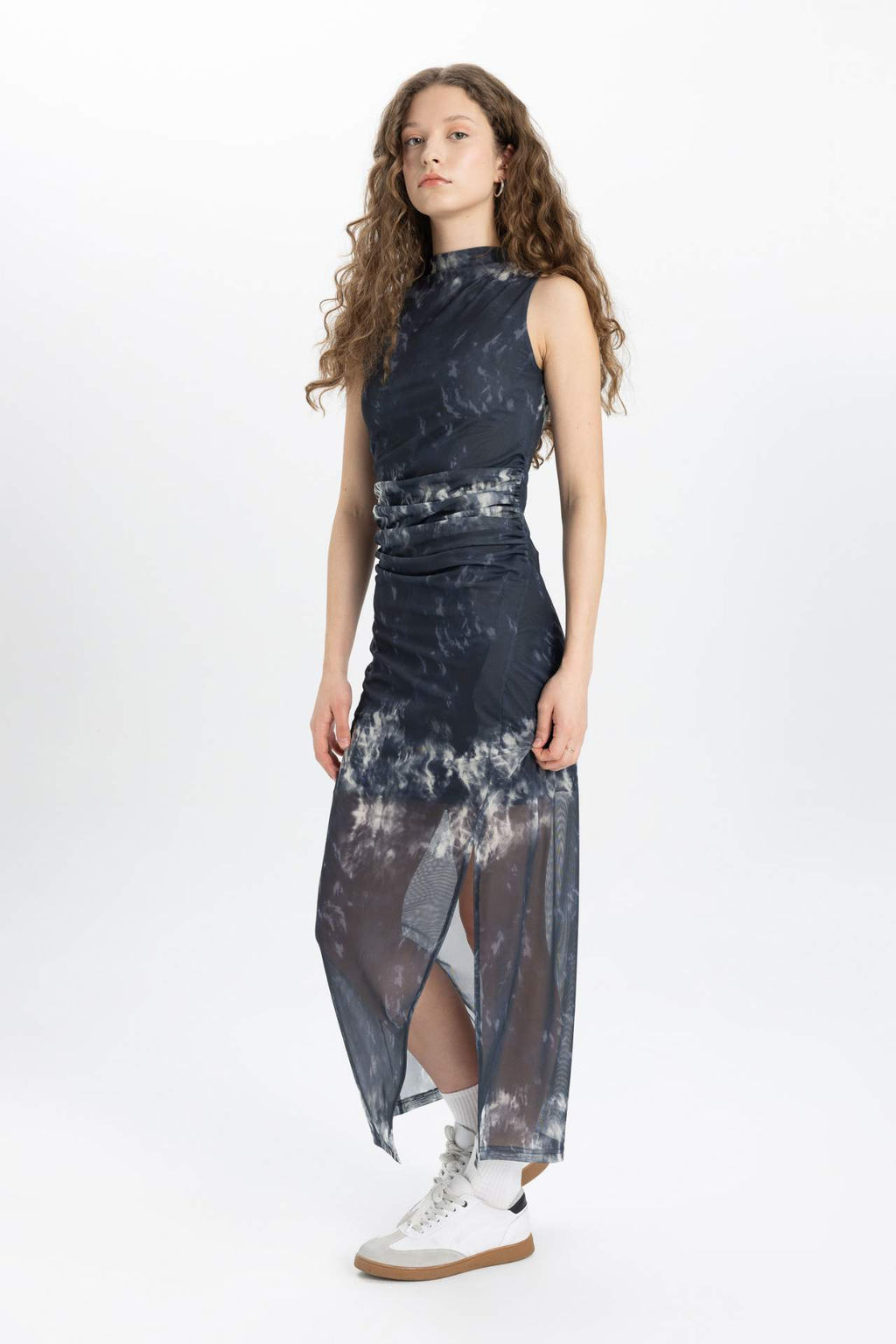 Bodycon Vucudu Saran Dik Yaka Y?rtmacl? Batik Tul Kolsuz Maxi Elbise - Defacto фото 2