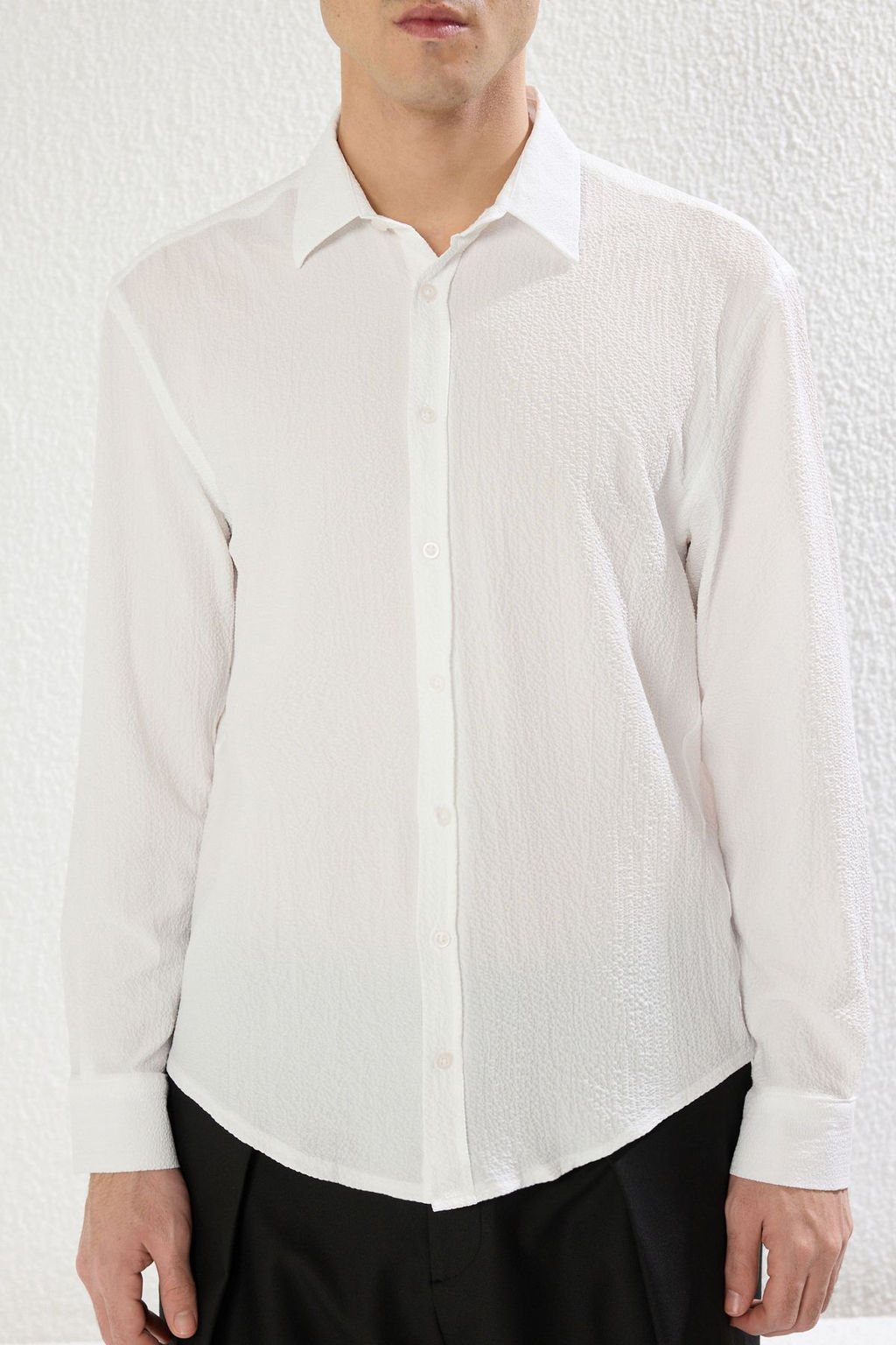 TRENDYOL MAN Siyah Regular Fit Uzun Kollu Salas Dokumlu Mevsimlik Gomlek TMNSS25GO00008 - Trendyolmilla фото 3
