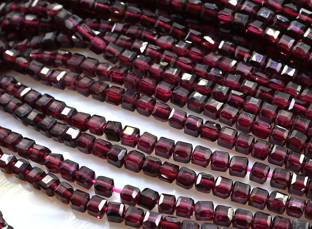 Бусины из граната кубик с огранкой 3мм, 38см, 125 бусин Радуга камня
