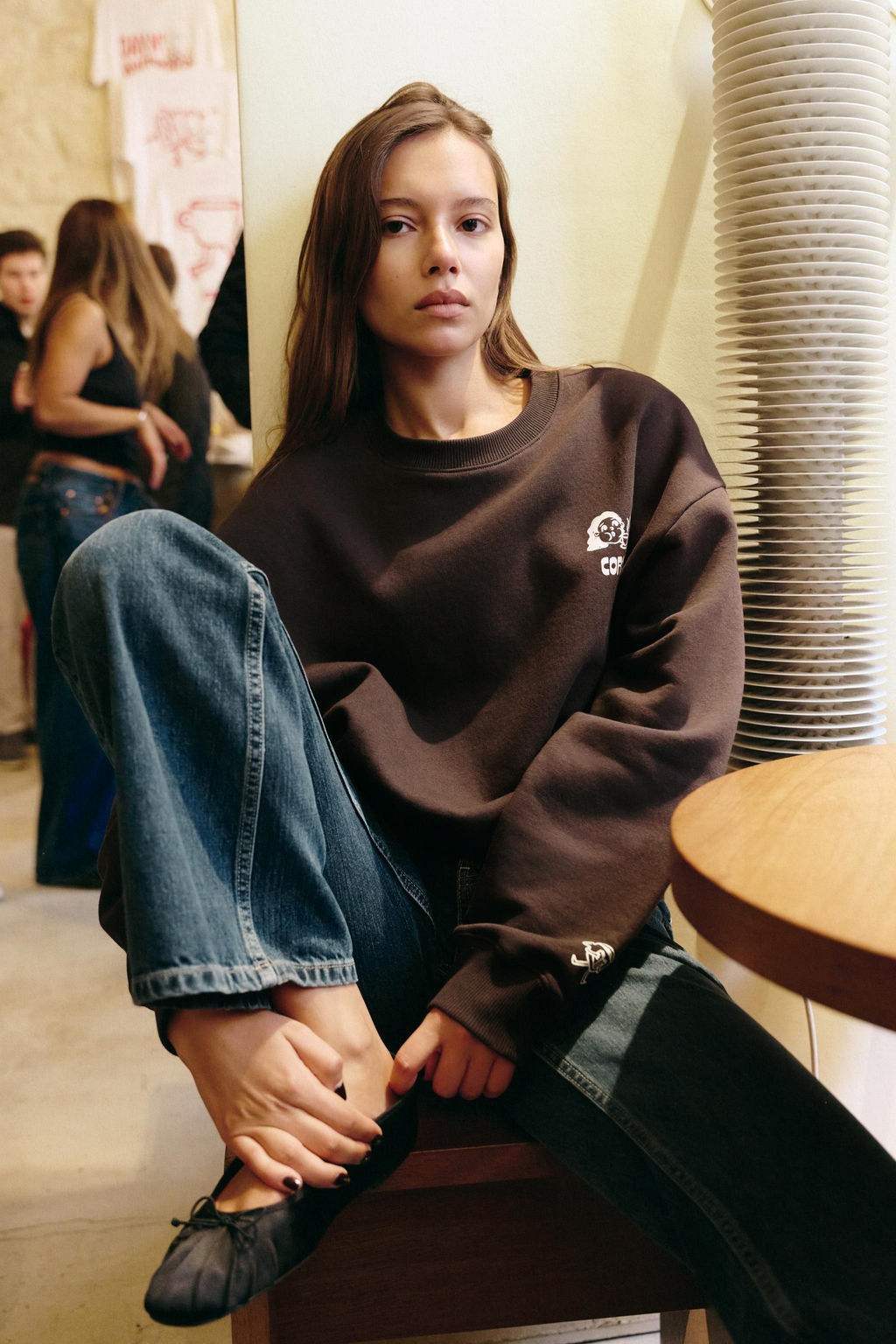 SUDADERA ESTAMPADO CORTADO / Marr?n