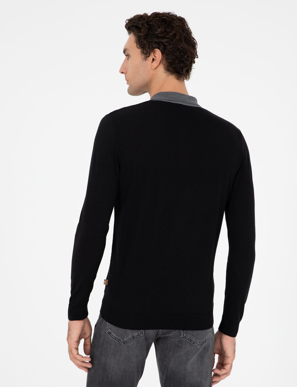Черный трикотажный свитер приталенного кроя с воротником-поло и молнией - Cacharel фото 5