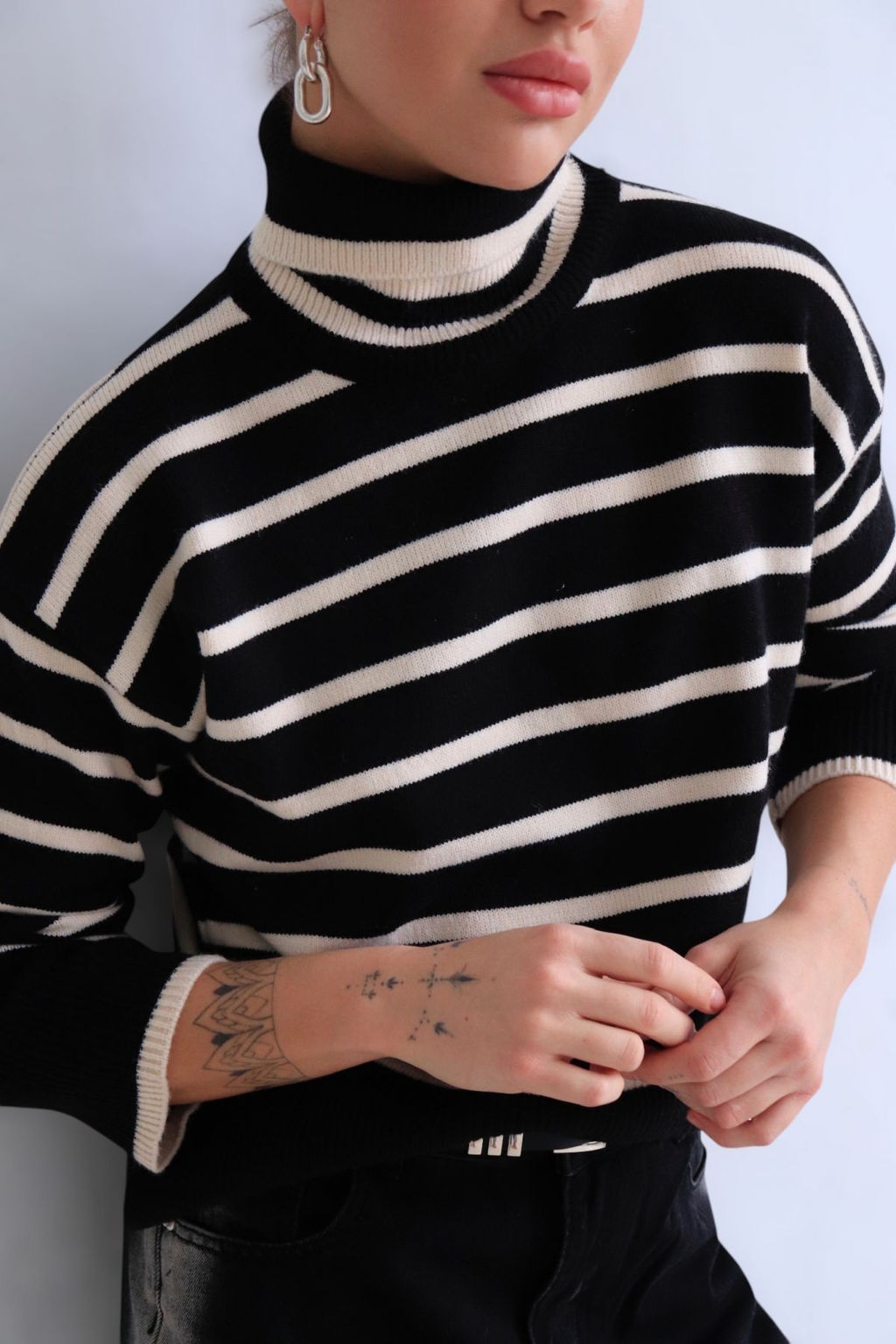 Martichelli Свитер чёрный в бежевую полоску  фото 5