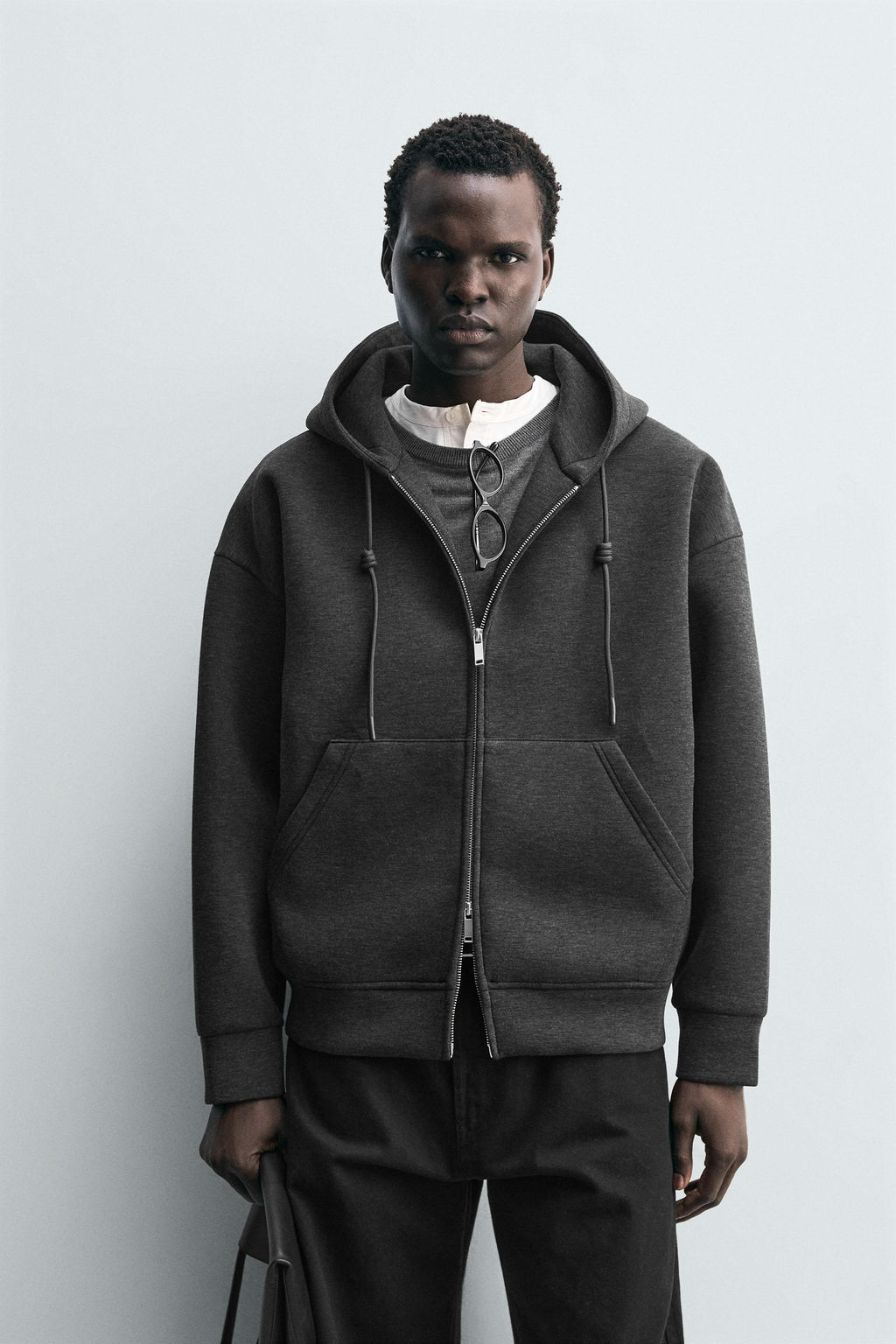 SUDADERA T?CNICA RELAXED FIT CAPUCHA / Gris oscuro - Zara фото 2