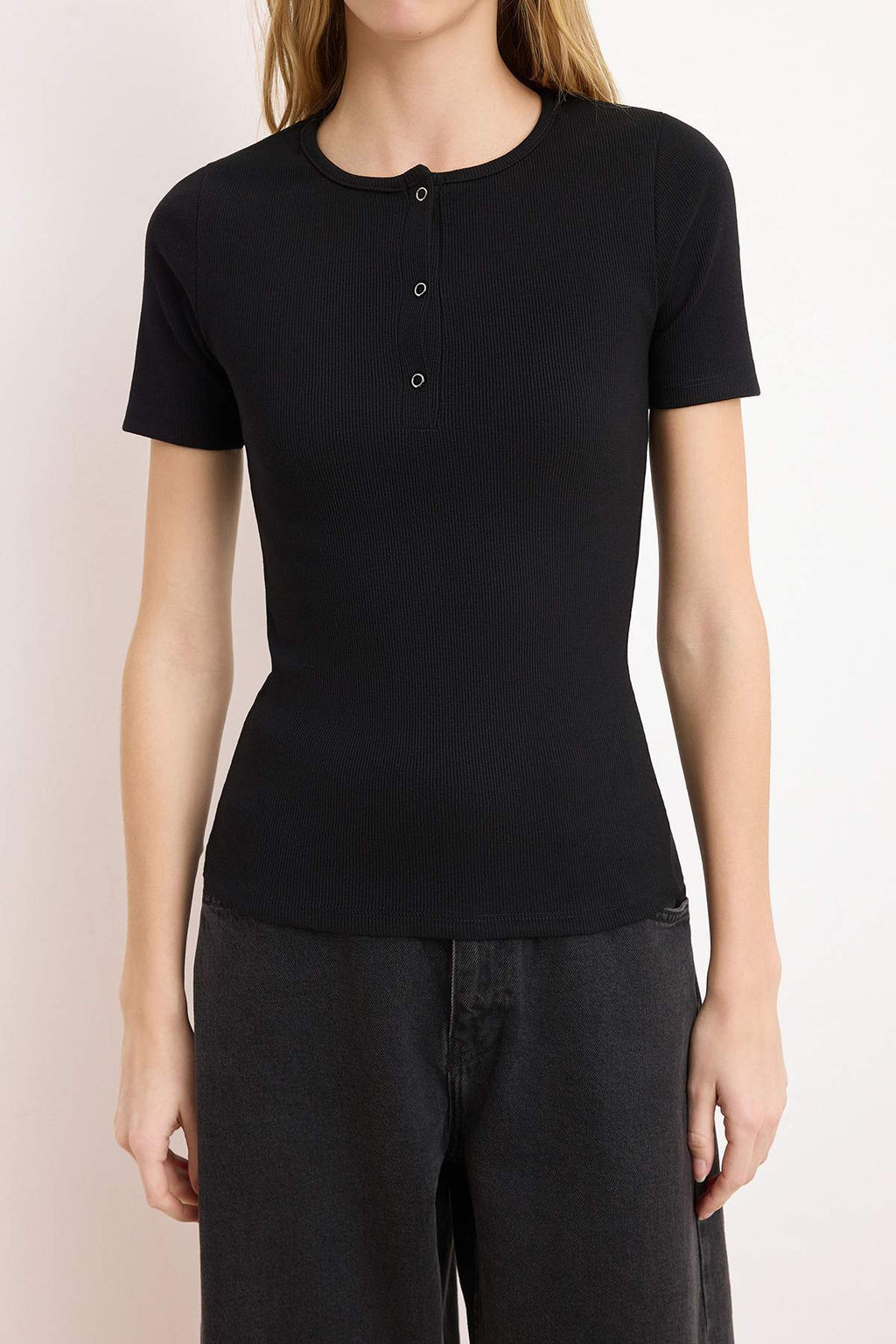 Siyah Fitted/Vucuda Oturan C?tc?tl? K?sa Kollu Fitilli Esnek Orme Bluz TWOSS26BZ00334 - Trendyolmilla фото 3