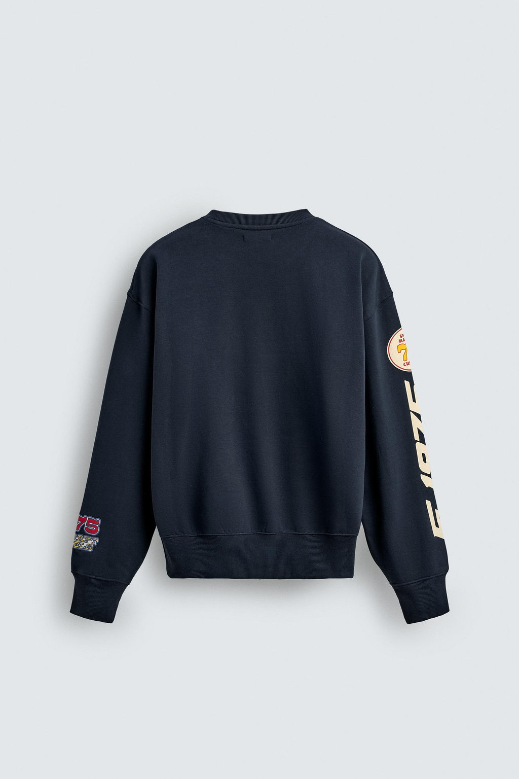 ROUND NECK PATCH SWEATSHIRT