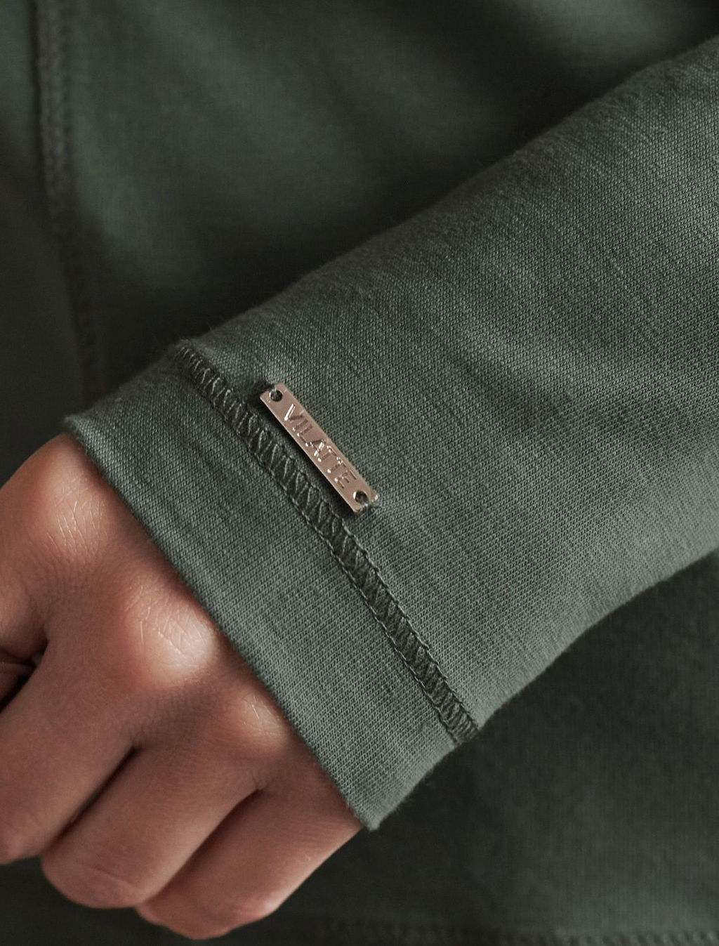 Лонгслив из премиального хлопка с эластаном