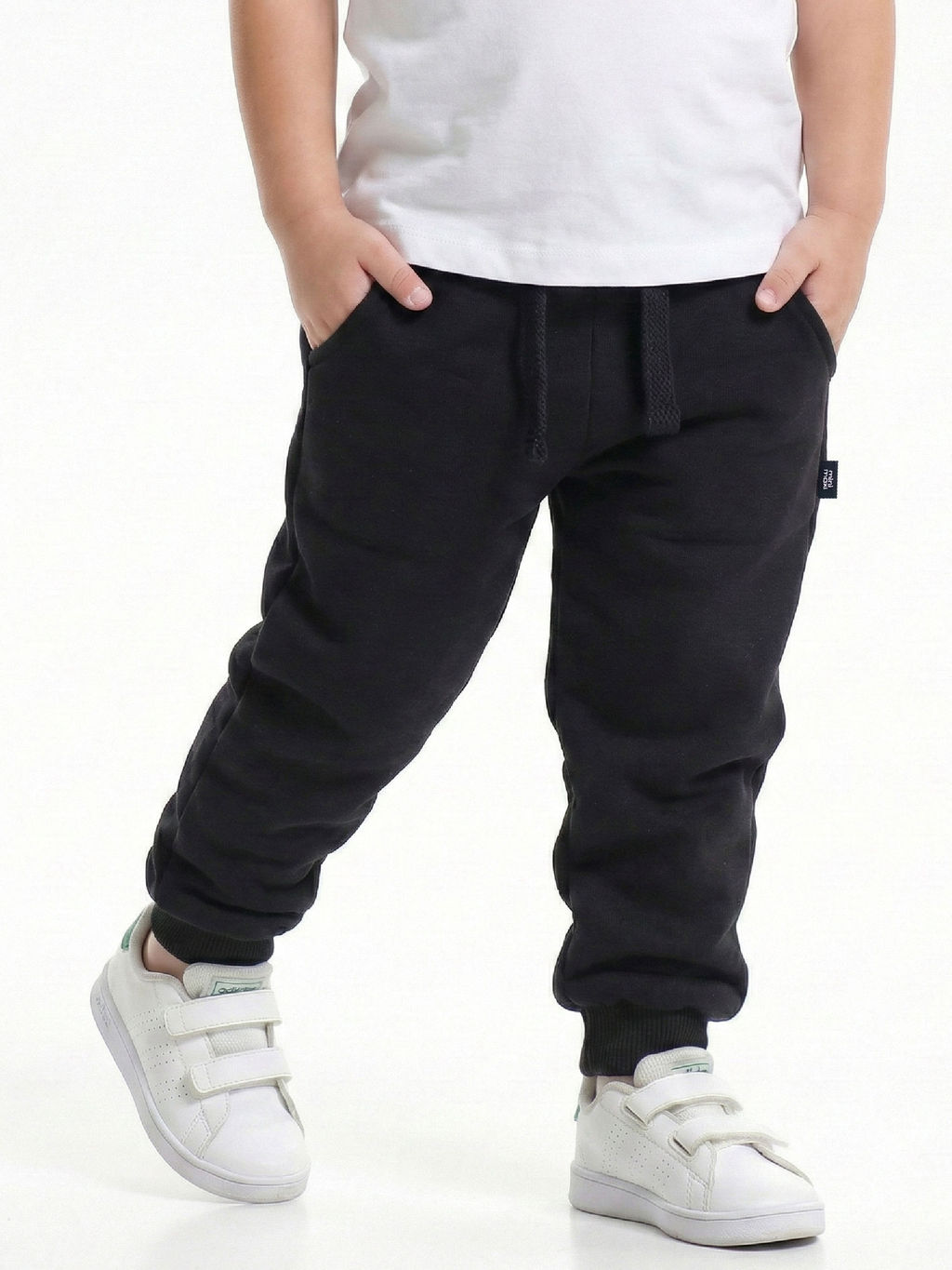 Брюки базовые для мальчика на резинке черные 22-7616 черный - Mini maxi фото 3