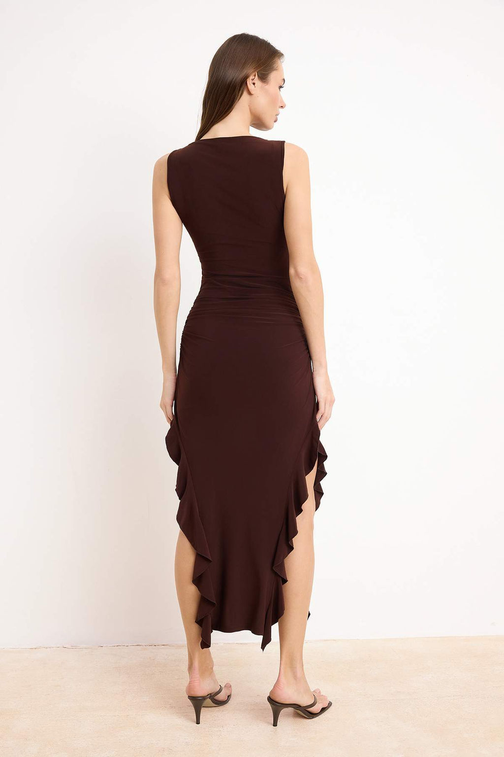 TRENDYOLMILLA Siyah Bodycone S?f?r Kol Y?rtmacl? F?rf?r Detayl? Esnek Kal?n Sandy Maxi Kalem Elbise TWOSS24EL00688  фото 43