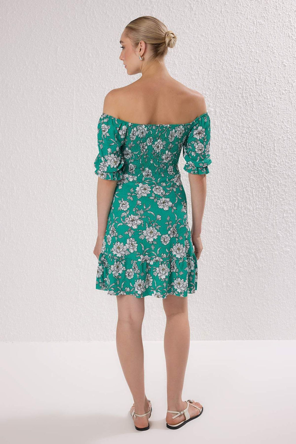 Yesil Cicekli Gipeli Baglama Detayl? Belden Ac?lan Esnek Midi Elbise Orme Elbise TWOSS24EL01059 - Trendyolmilla фото 4