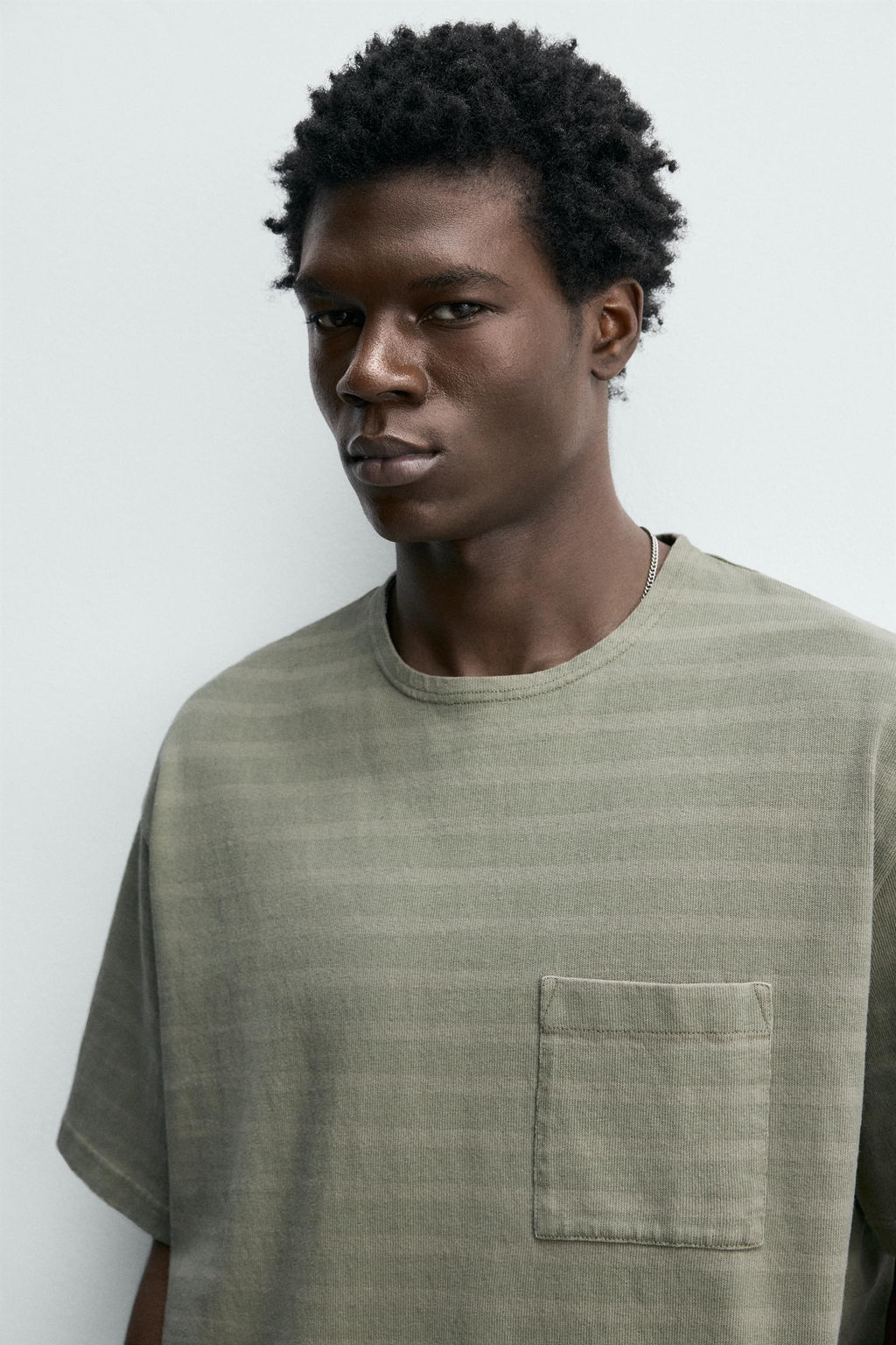 CAMISETA LAVADA RAYAS BOLSILLO / Beige / Verde