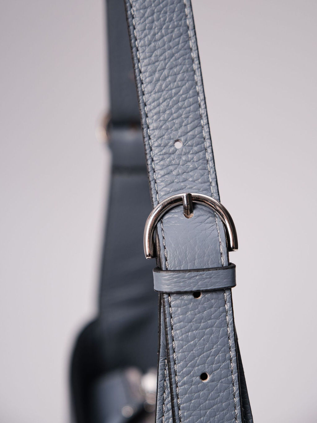 Сумка кожаная багет Deboro 31046 серый