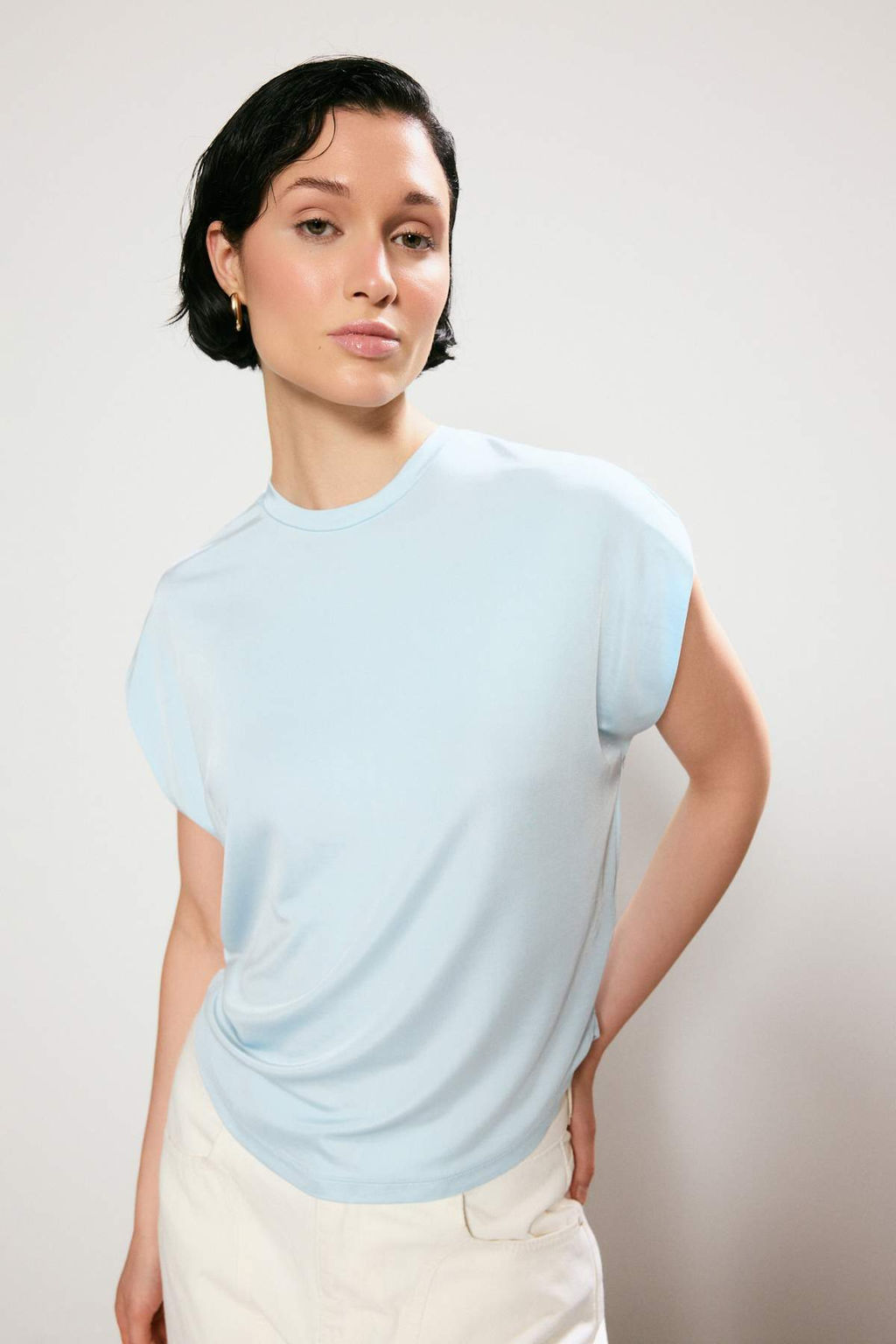 Trendyol Studio Mavi Duz Regular Bisiklet Yaka Dusuk Kol Kolsuz Esnek Orme Bluz TWOSS26BZ00580