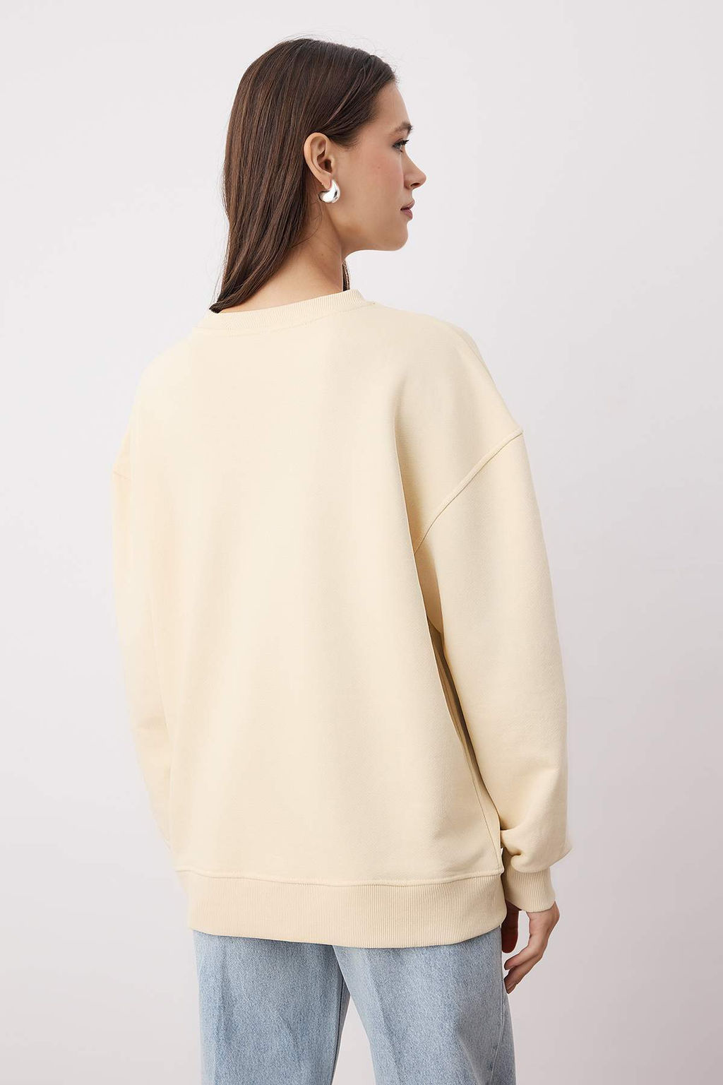 Tas Kal?n Sardonsuz Aksesuar Cicek Detayl? Oversize/Genis Kesim Orme Sweatshirt TWOAW26SW00004 - Trendyolmilla фото 4