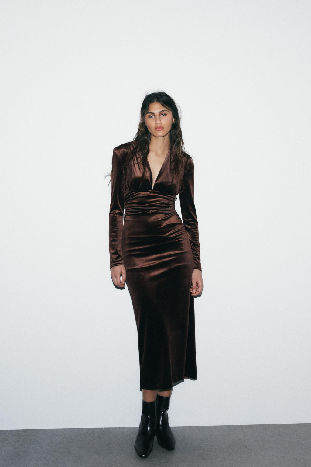 DRAPED VELVET MIDI DRESS - Zara фото 2