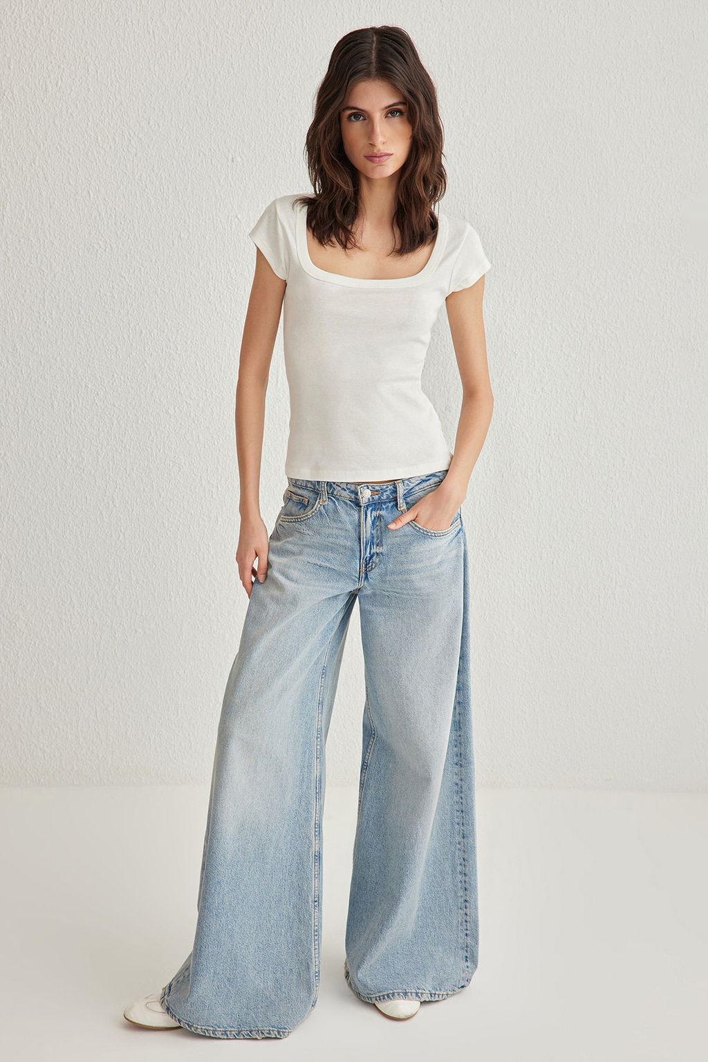 Trendyolmilla Ekru Kare Yaka Fitted/Vucuda Oturan Orme Bluz TWOSS25BZ00020 фото 2