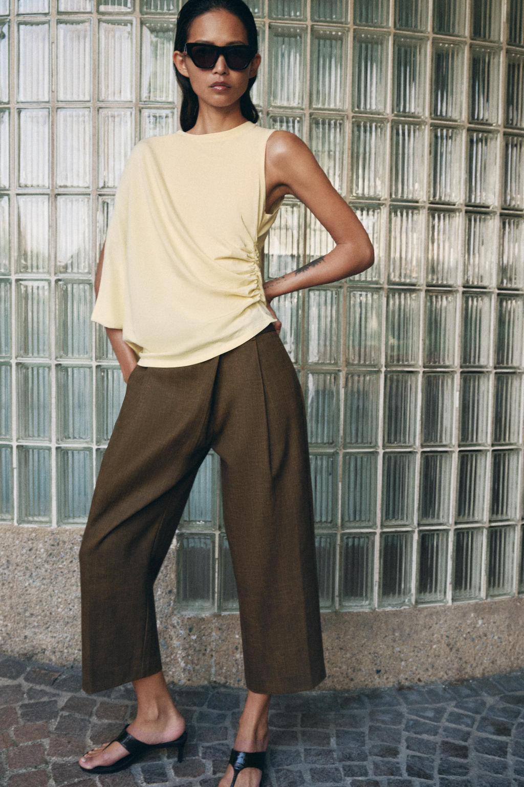 PANTAL?N CROPPED PINZAS ZW COLLECTION / Khaki - Zara фото 17