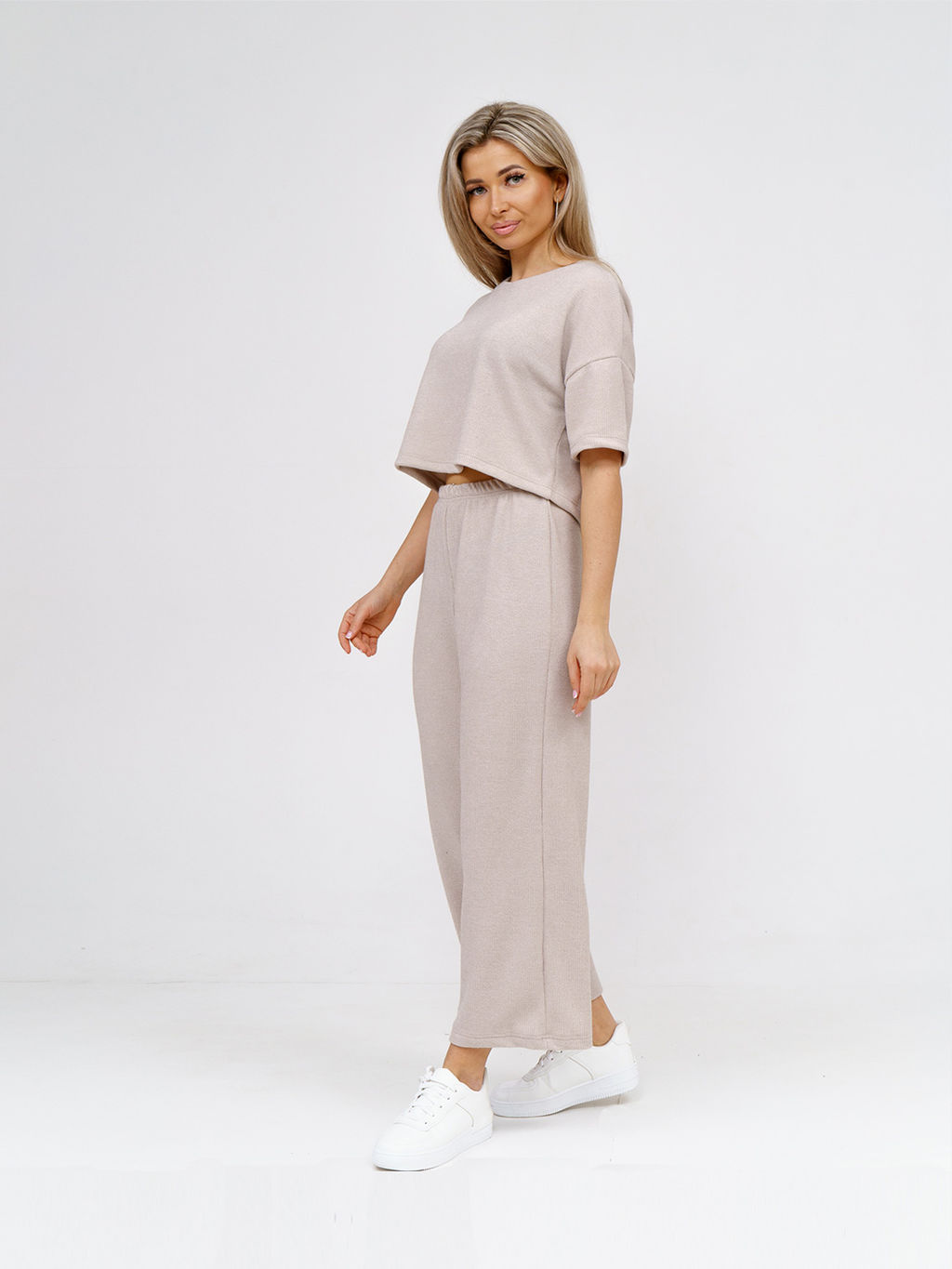 Костюм женский, цвет белый