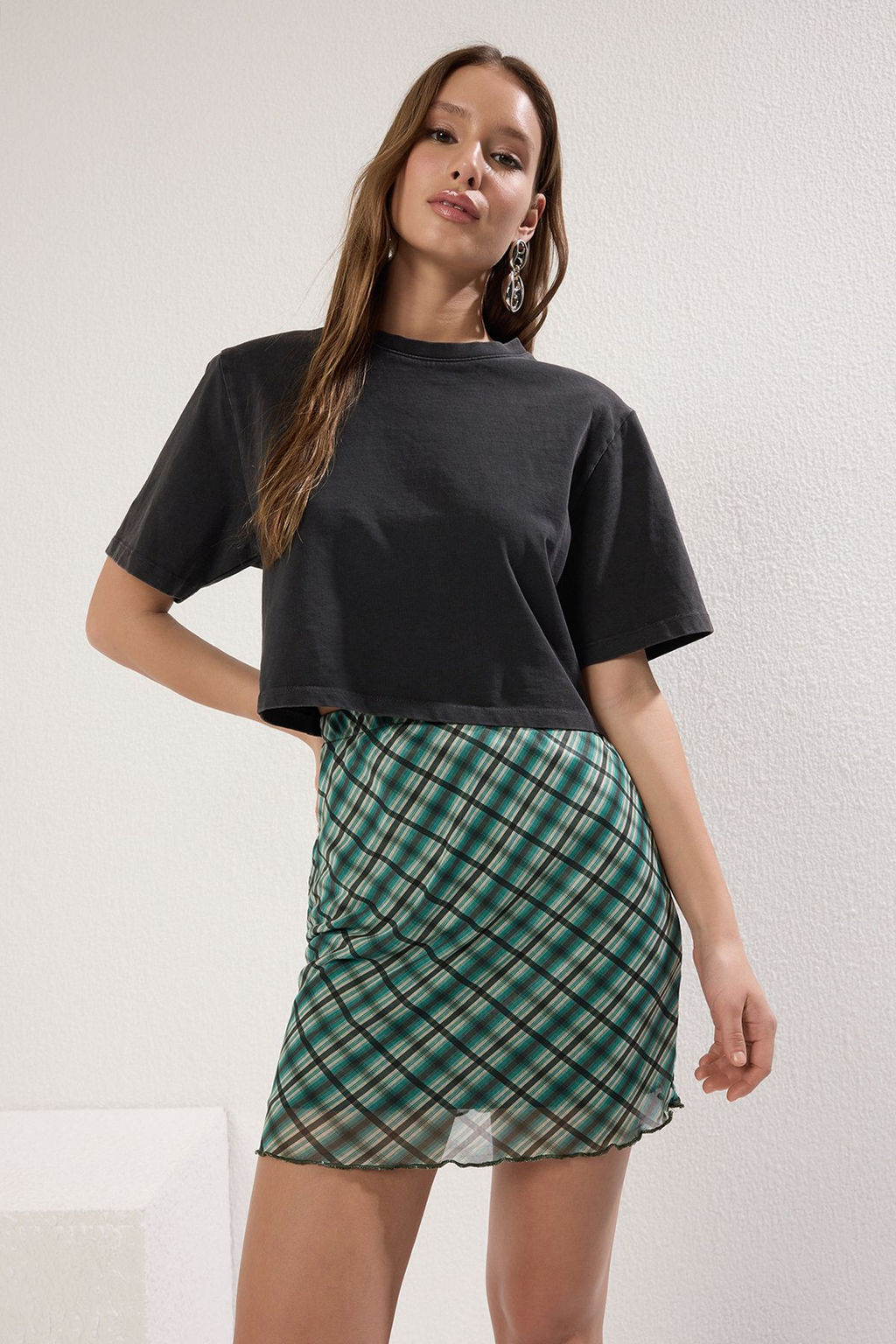 TRENDYOLMILLA Kahverengi Bask?l? Tul Yuksek Bel Astarl? Mini Orme Etek TWOSS23ET00050 фото 2