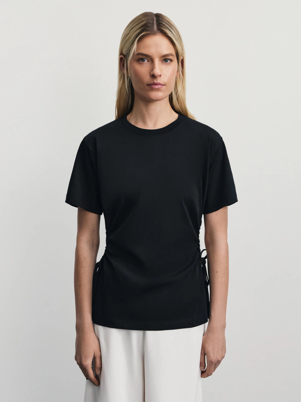 Футболка из хлопка с вырезами по бокам / Zarina фото 4