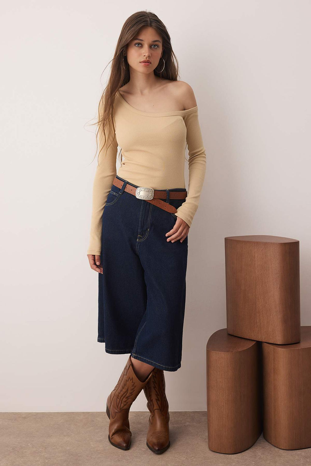 Trendyolmilla Siyah Fitted/Vucuda Oturan Omzu Ac?k Fitilli Pamuklu Esnek Orme Bluz TWOAW23BZ00475  фото 6