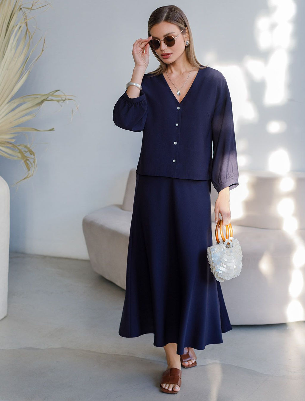 Юбка миди с разрезом скроенная по косой из плотного лиоцелла - Vilatte фото 5