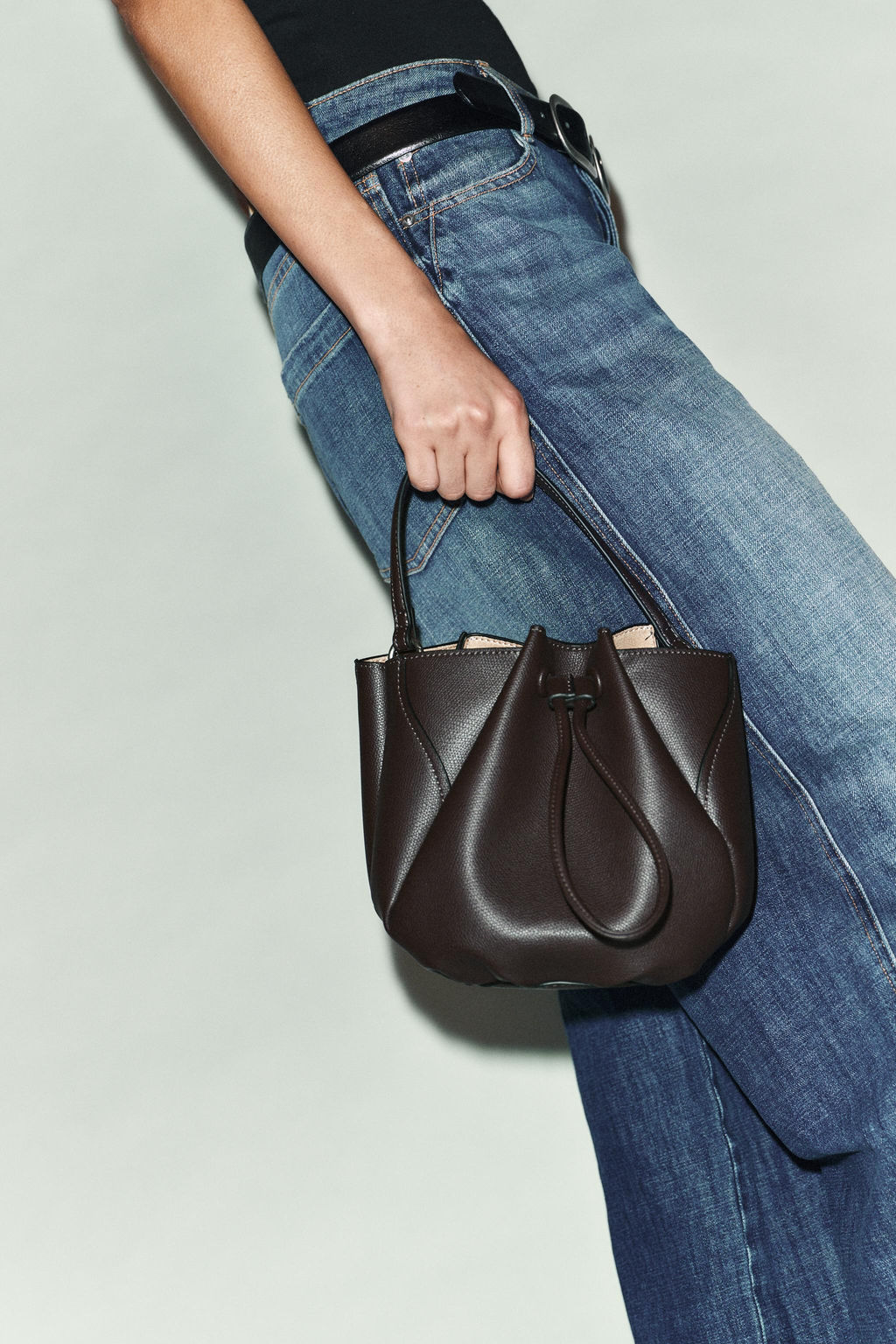 MINI BUCKET BAG WITH TOPSTITCHING - Zara фото 9