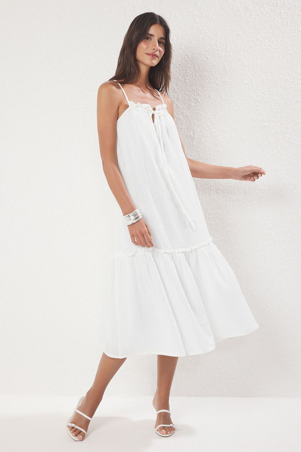 Trendyolmilla Ekru Genis Kesim Baglama Detayl? Midi Muslin Dokuma Elbise TWOSS25EL00718 фото 7